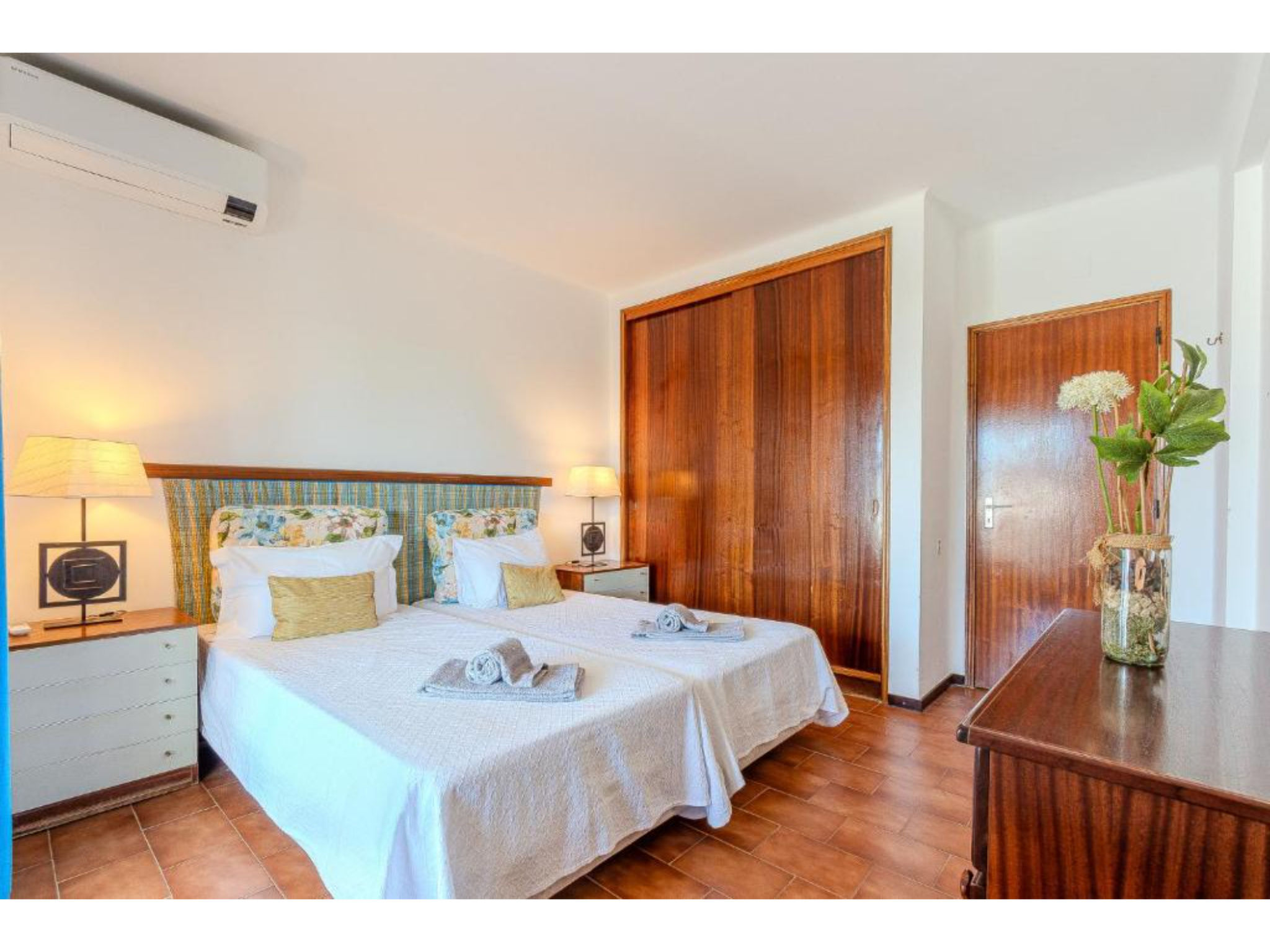 Ivone - Sunny Way-Drinnen