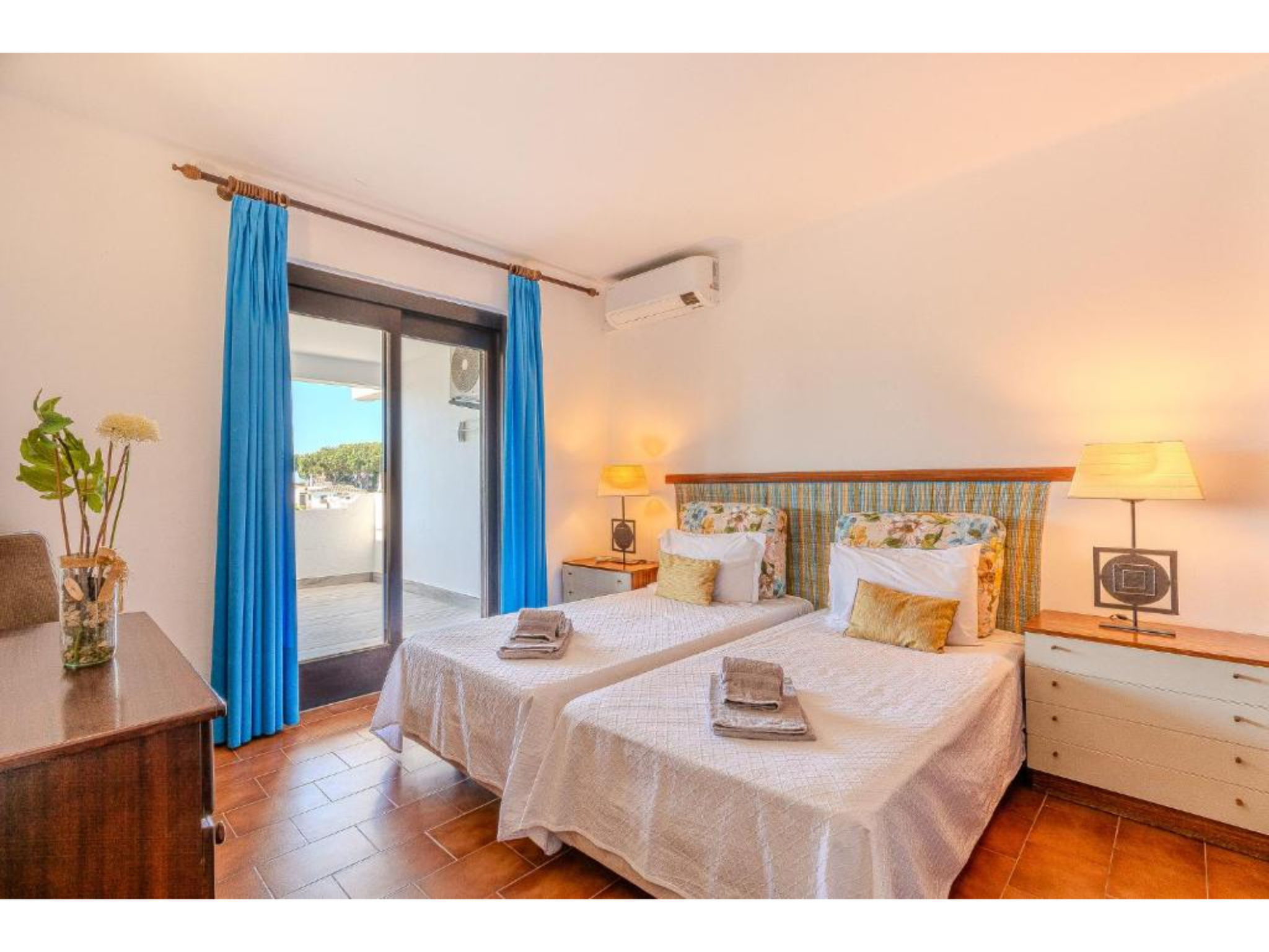 Ivone - Sunny Way-Drinnen