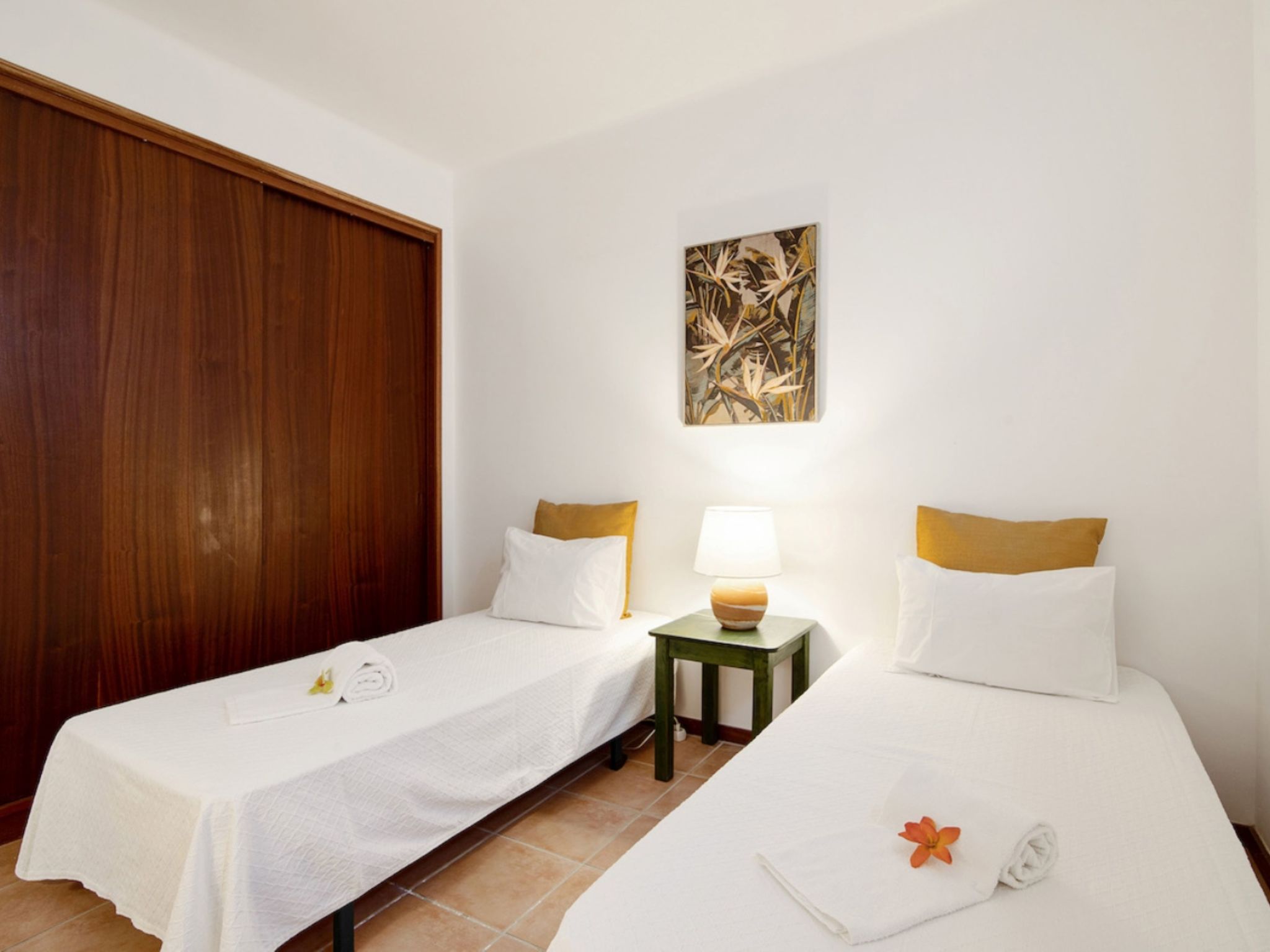 Joyce - Sunny Way-Drinnen