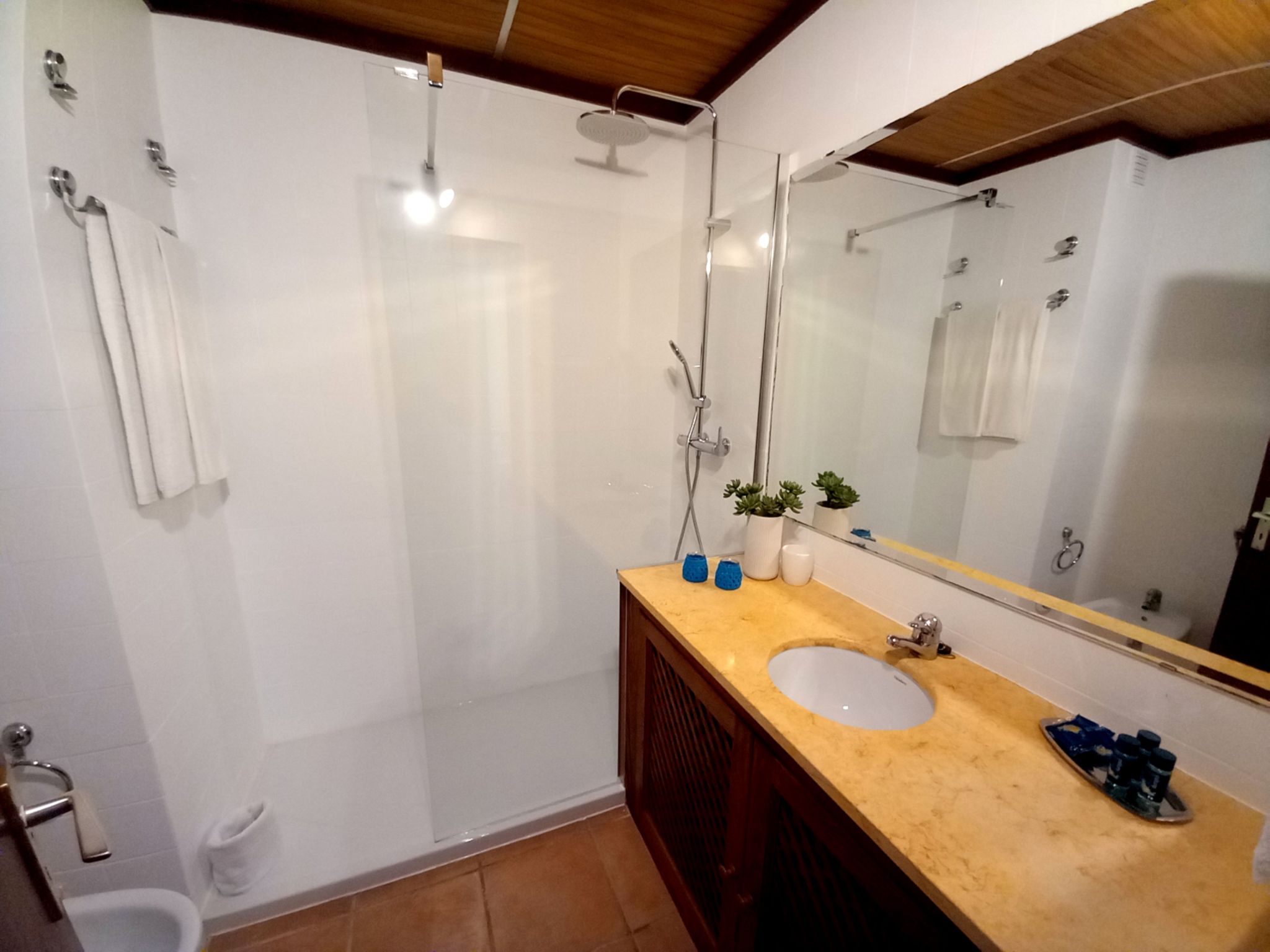 Joyce - Sunny Way-Drinnen