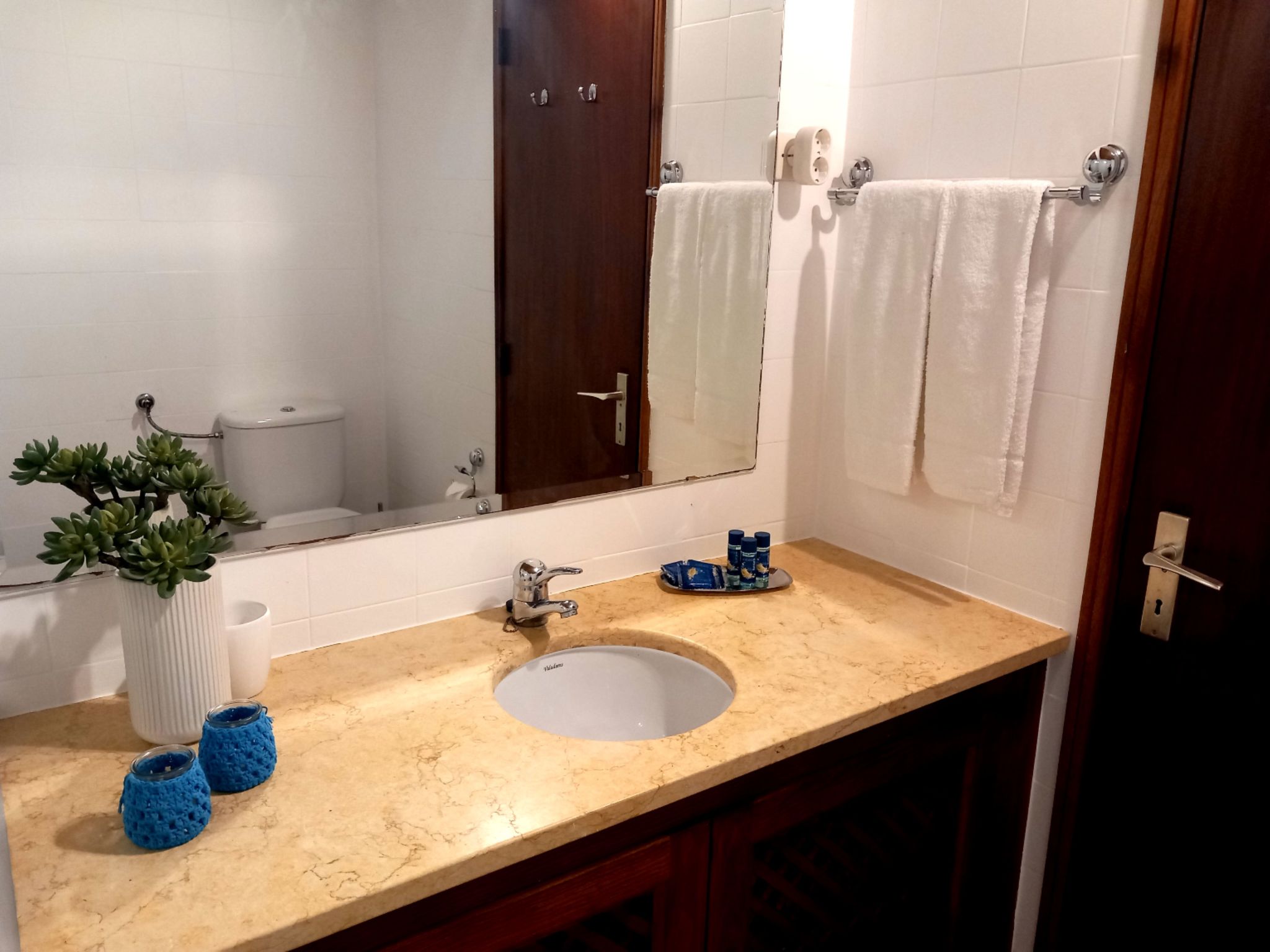 Joyce - Sunny Way-Drinnen