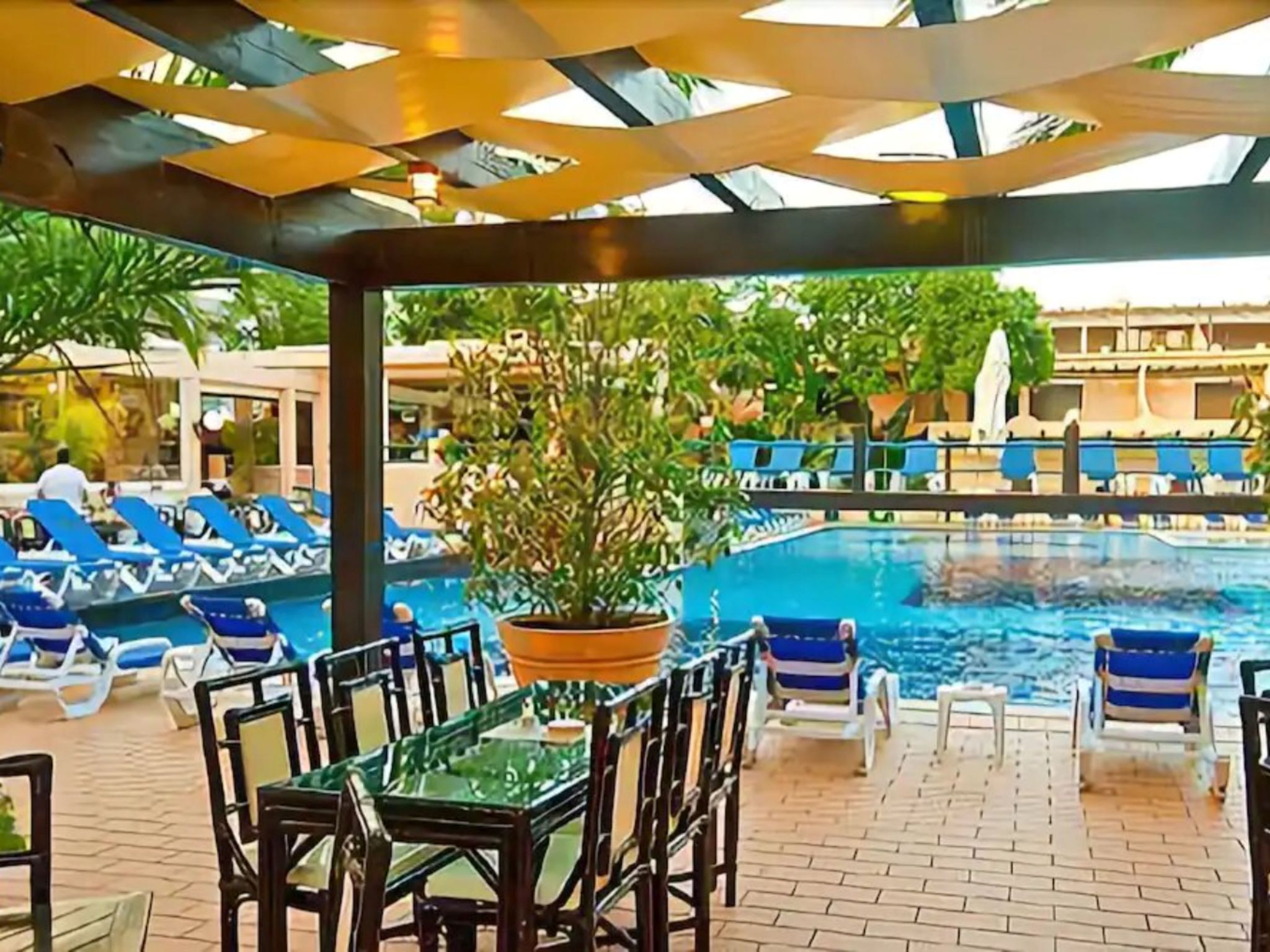 Joyce - Sunny Way-Draußen