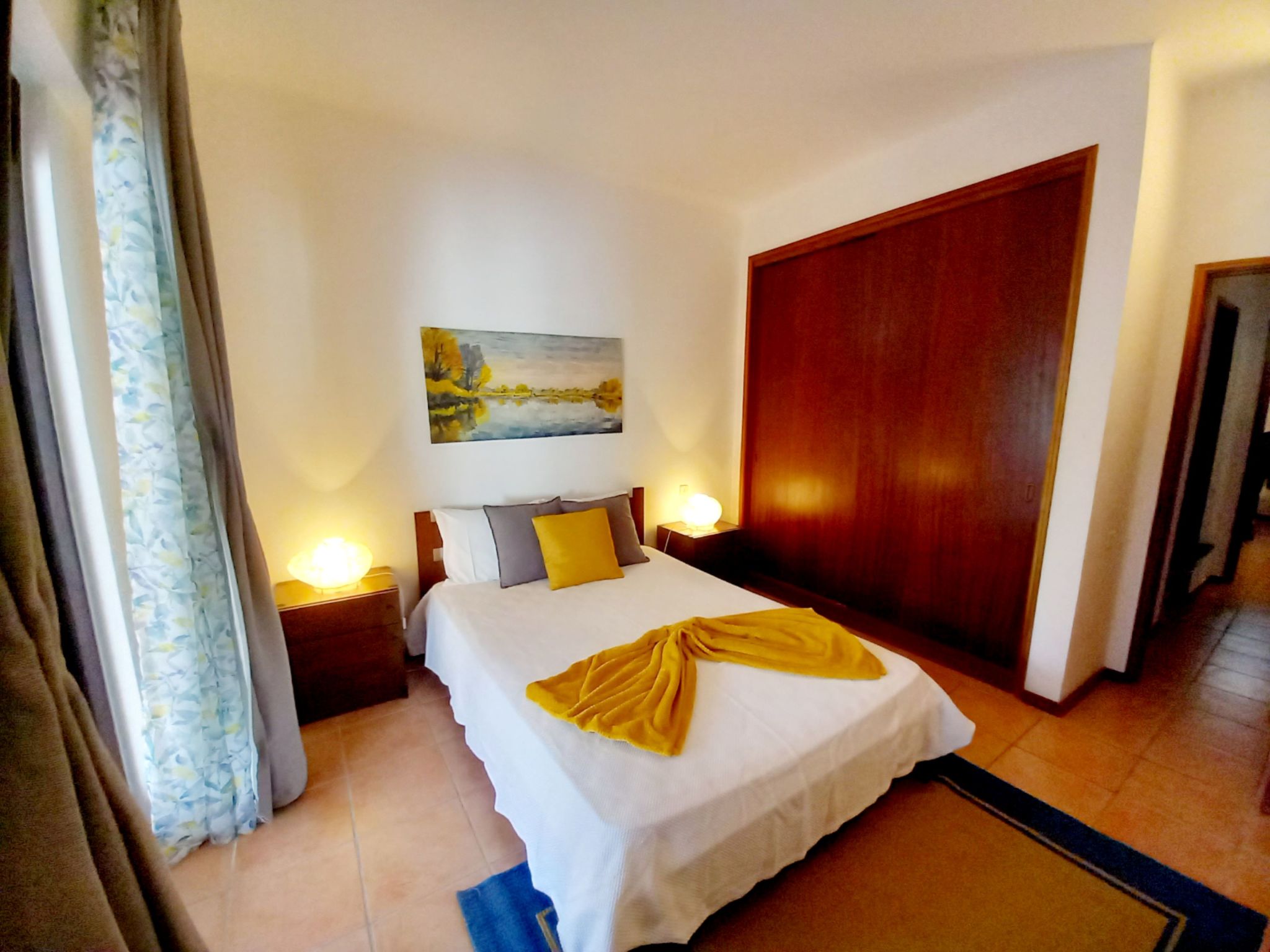 Joyce - Sunny Way-Drinnen