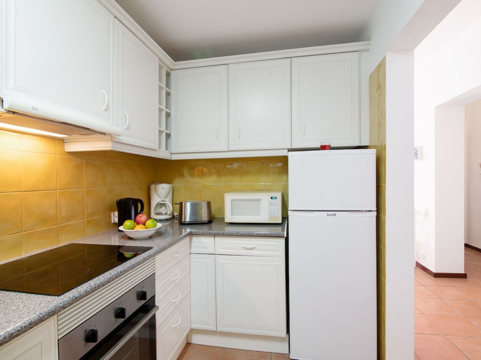 Joyce - Sunny Way-Drinnen