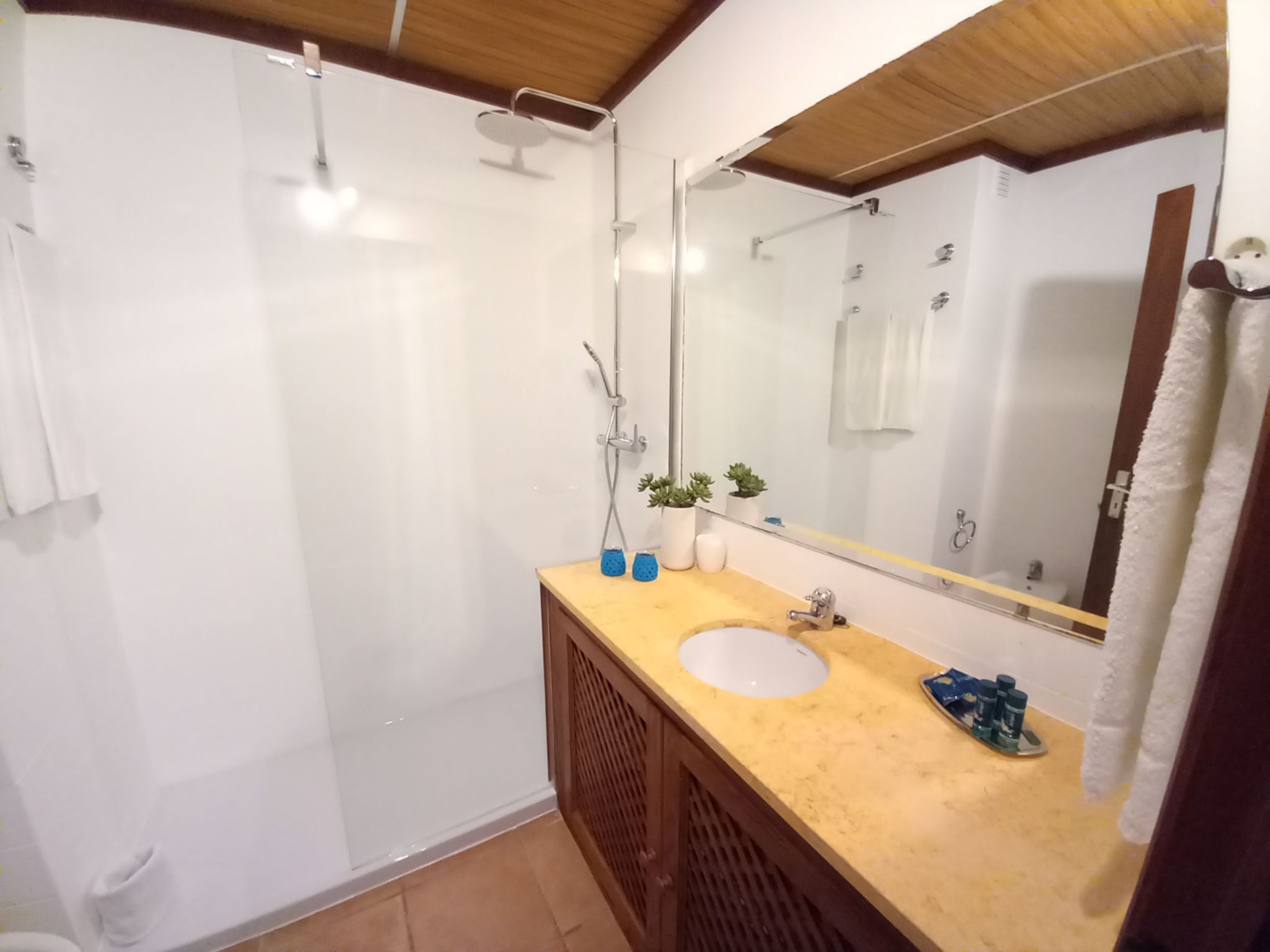 Joyce - Sunny Way-Drinnen