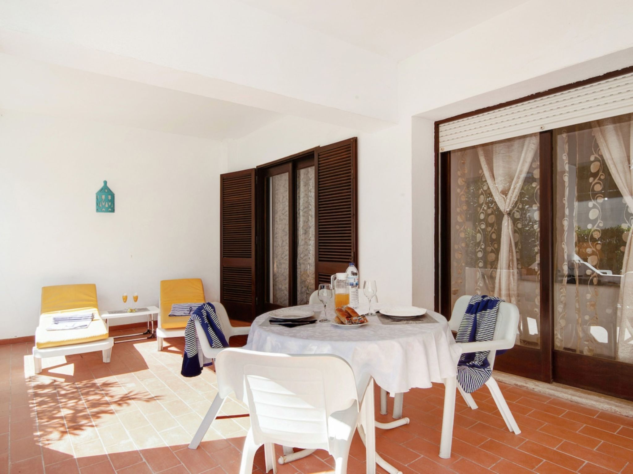 Joyce - Sunny Way-Drinnen