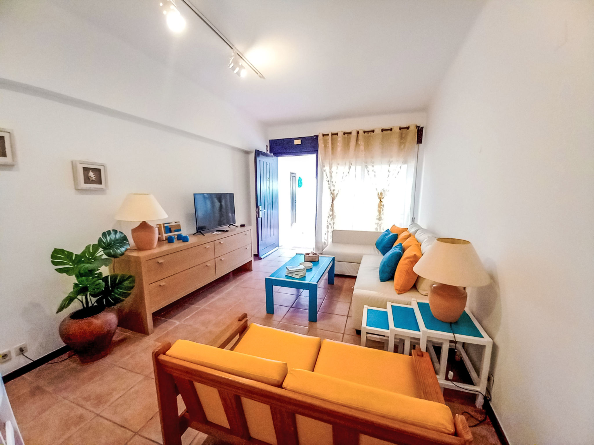 Joyce - Sunny Way-Drinnen