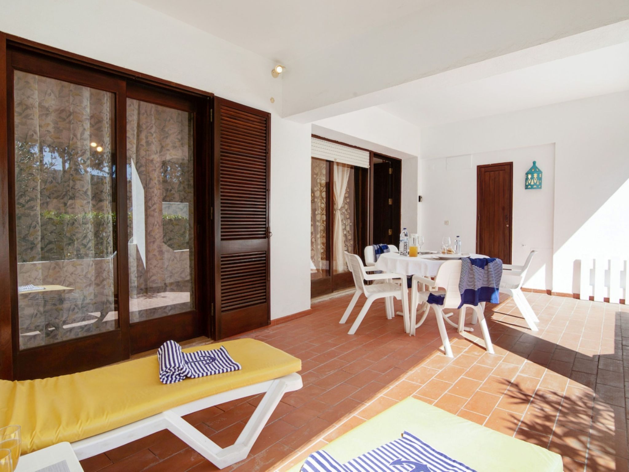 Joyce - Sunny Way-Drinnen