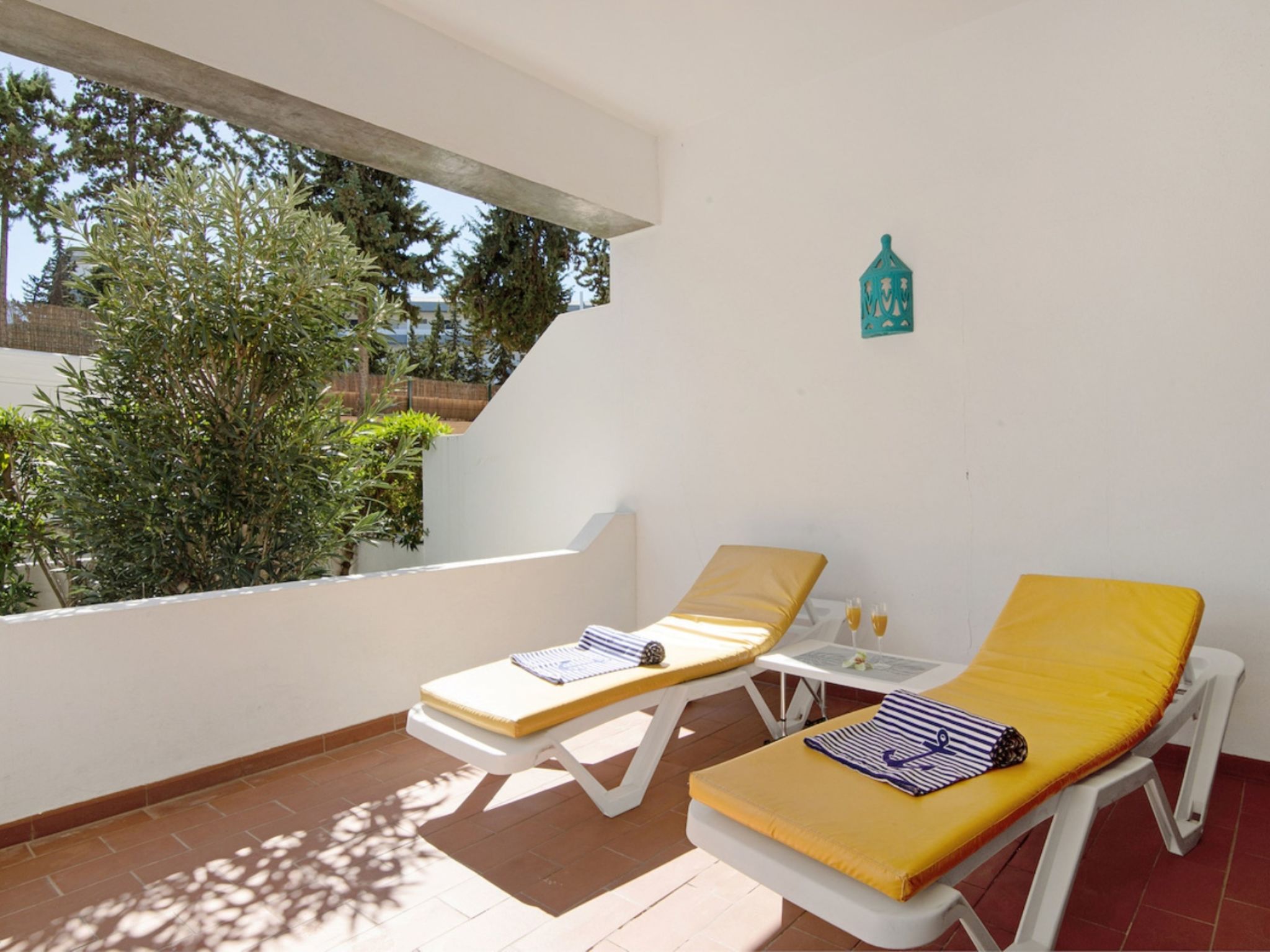 Joyce - Sunny Way-Drinnen