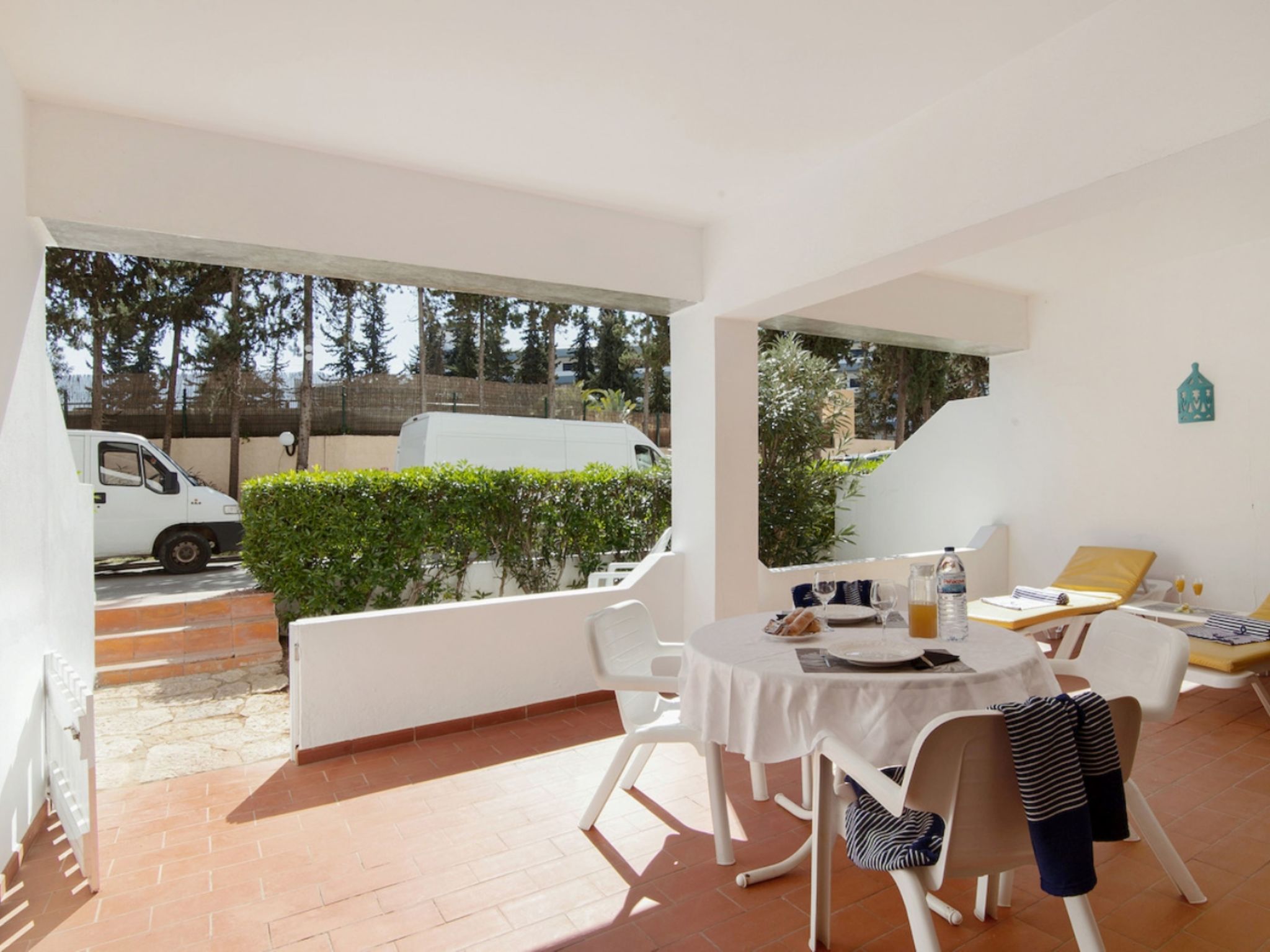 Joyce - Sunny Way-Drinnen