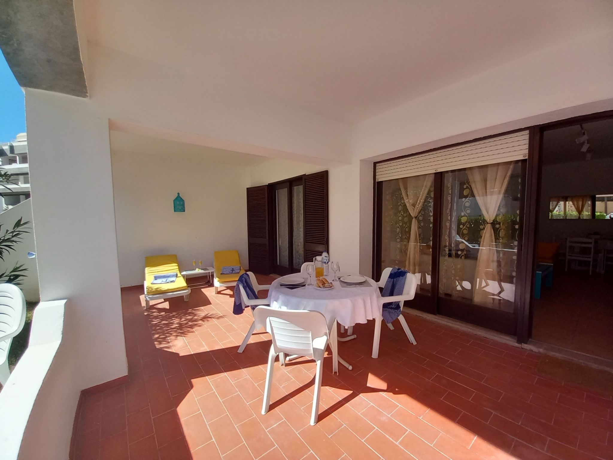 Joyce - Sunny Way-Drinnen