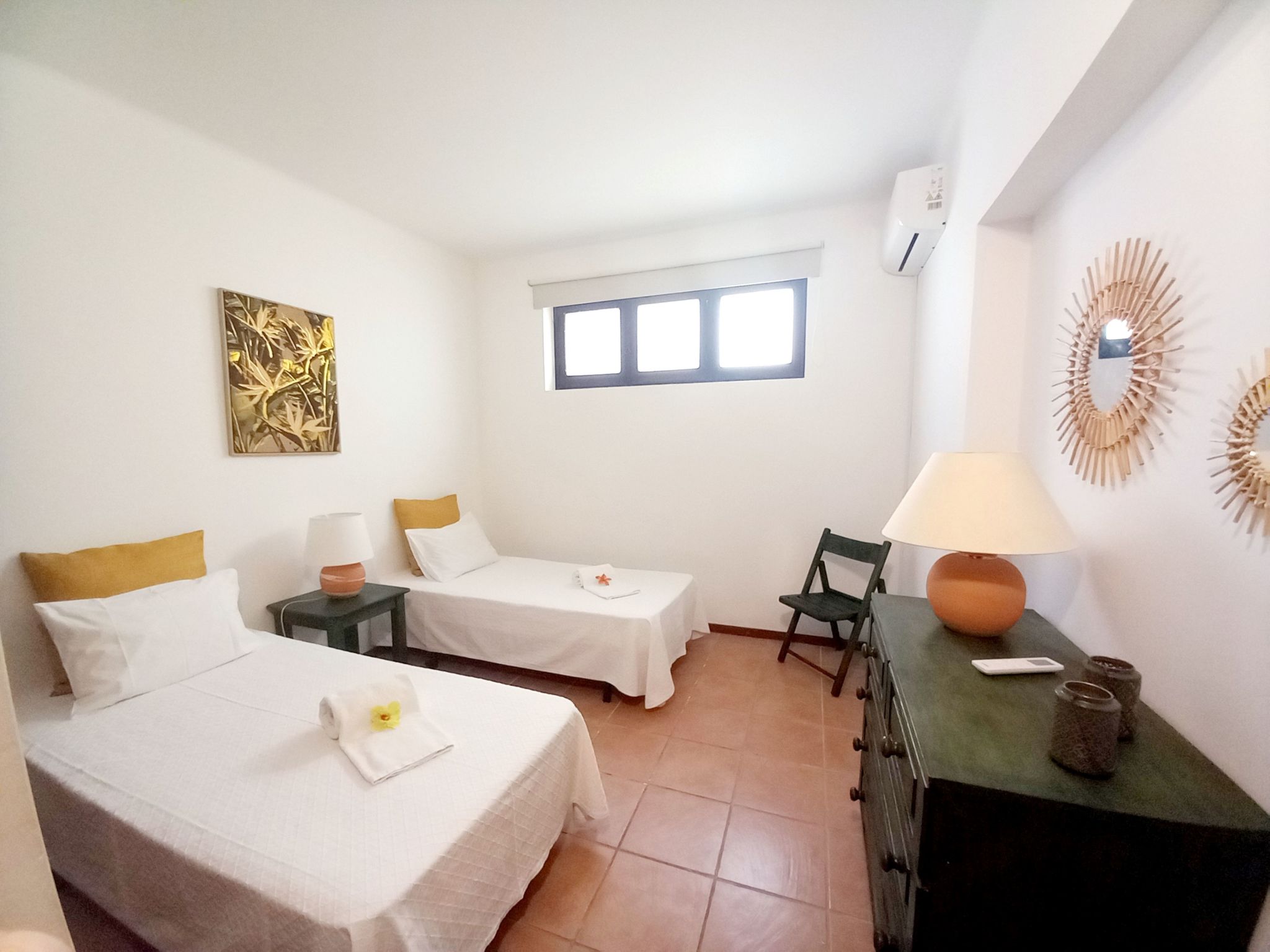 Joyce - Sunny Way-Drinnen