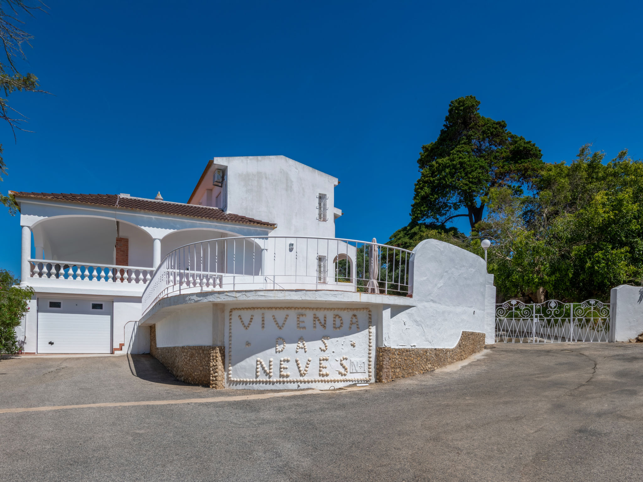 Neves I-Buiten