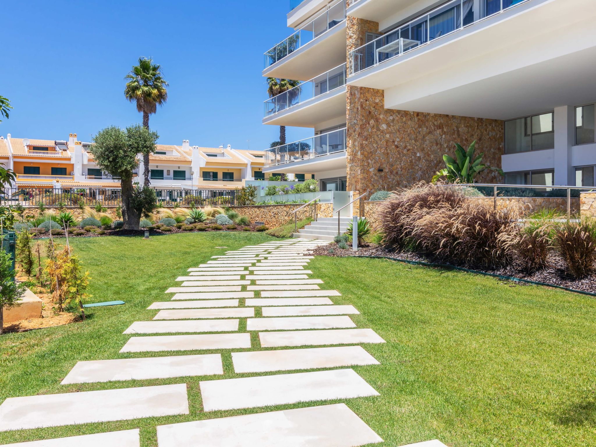 Photo of Garten Design brandneue Wohnung mit Pool