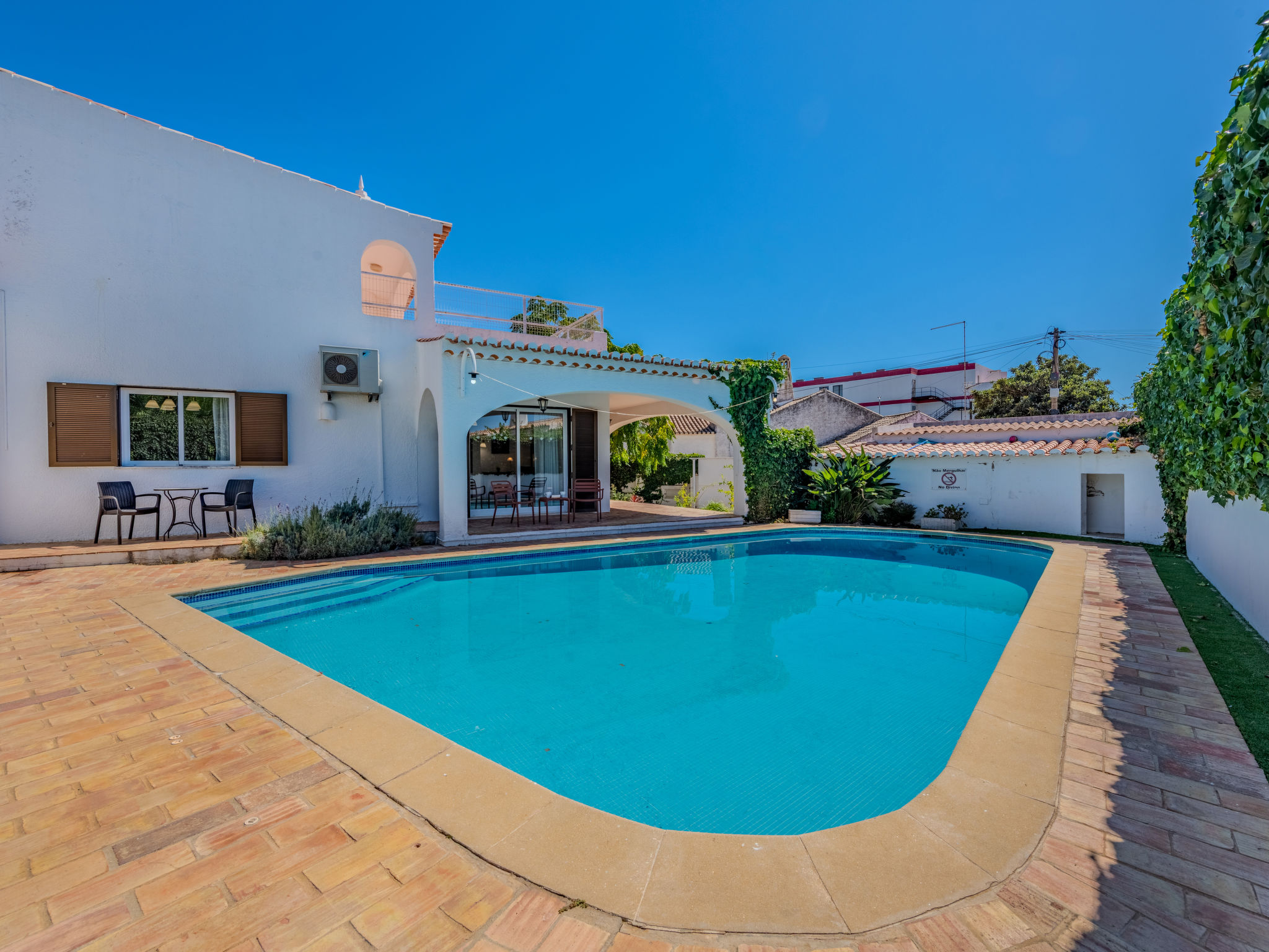 Libertos V4 - VIP Properties - Outside