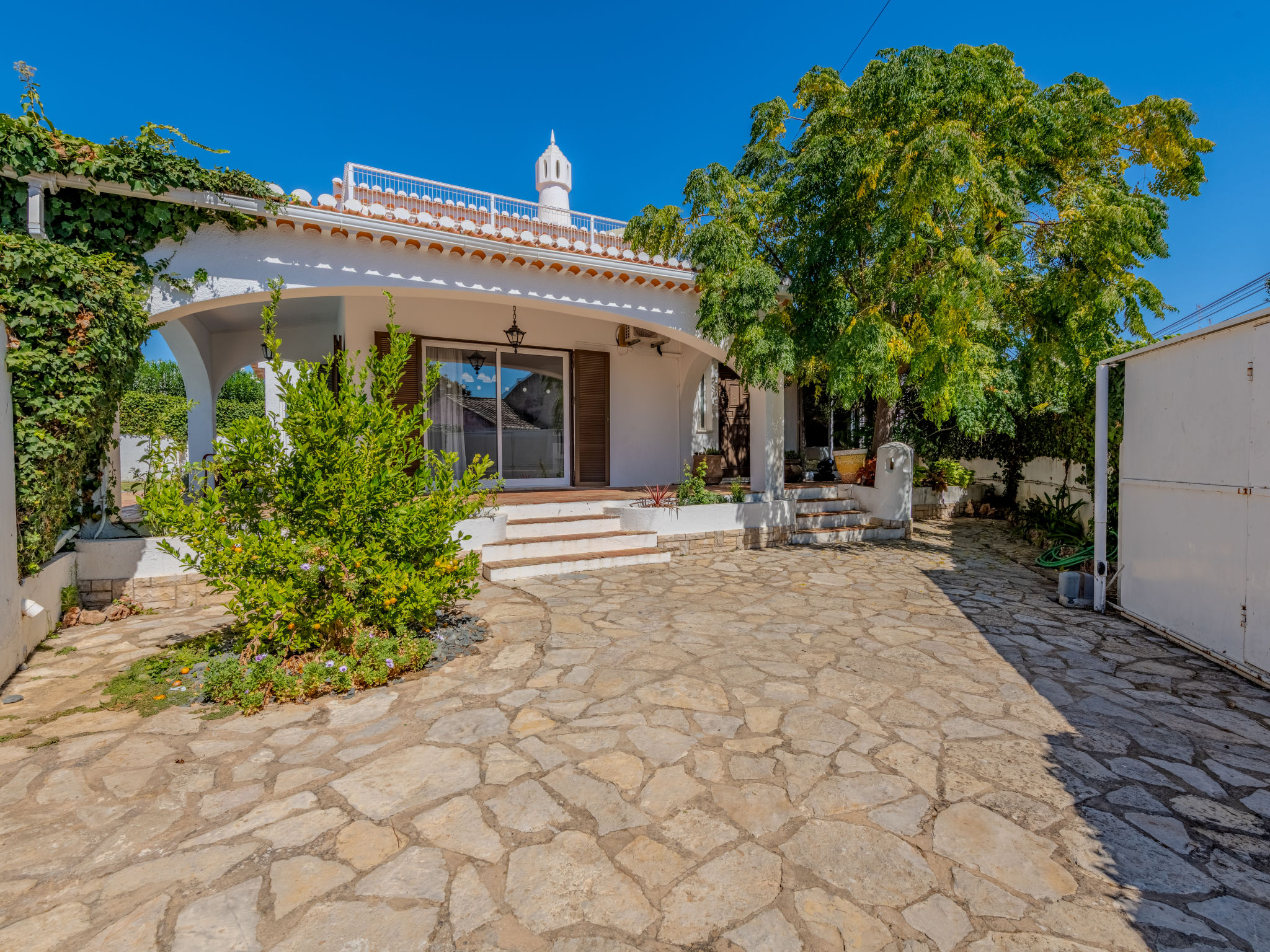 Libertos V4 - VIP Properties - Outside