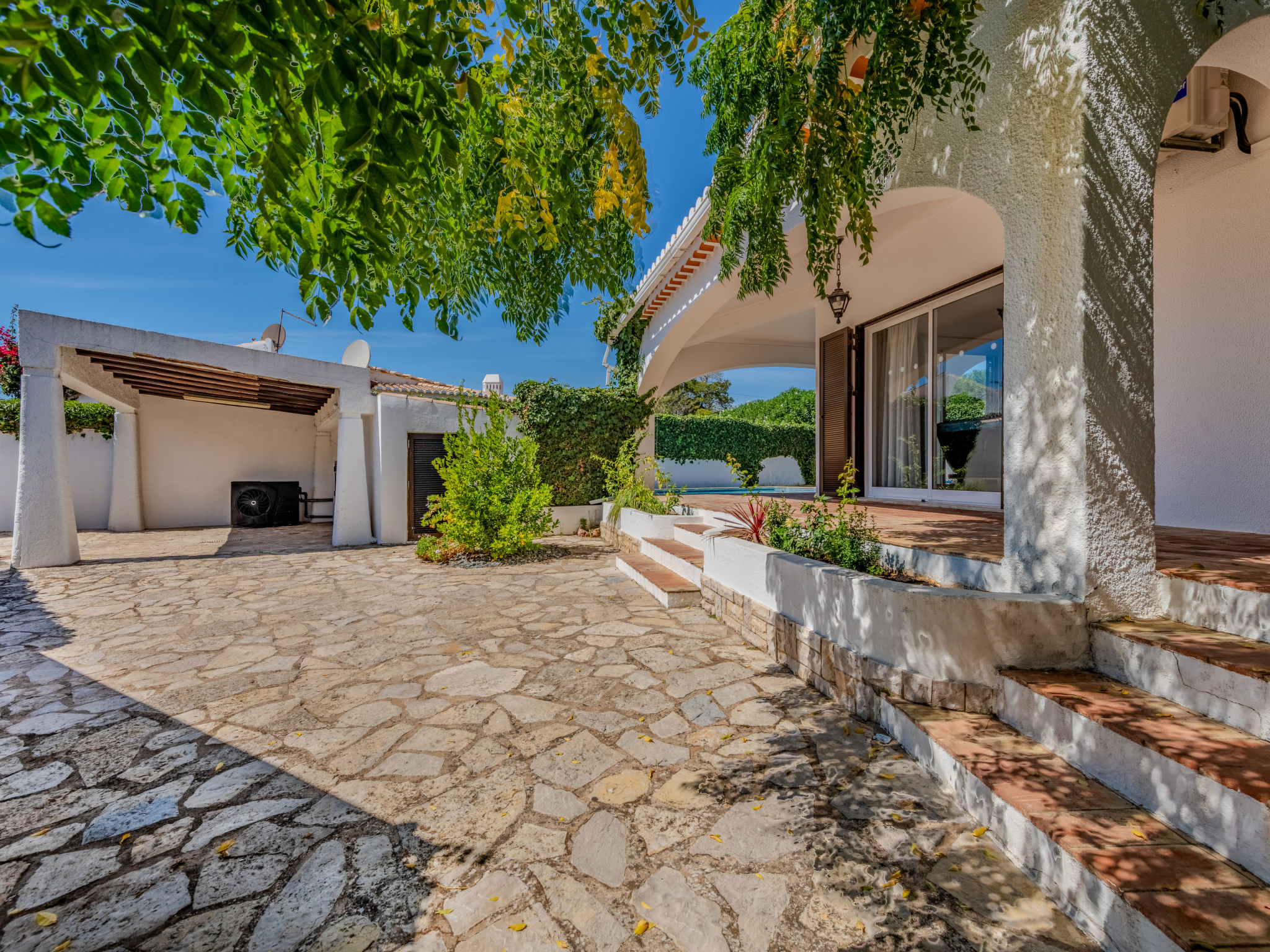Libertos V4 - VIP Properties - Outside