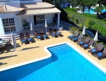 Villa mit 6 Schlafzimmern, Familie, Gruppen, Strand, Pool, Garten
