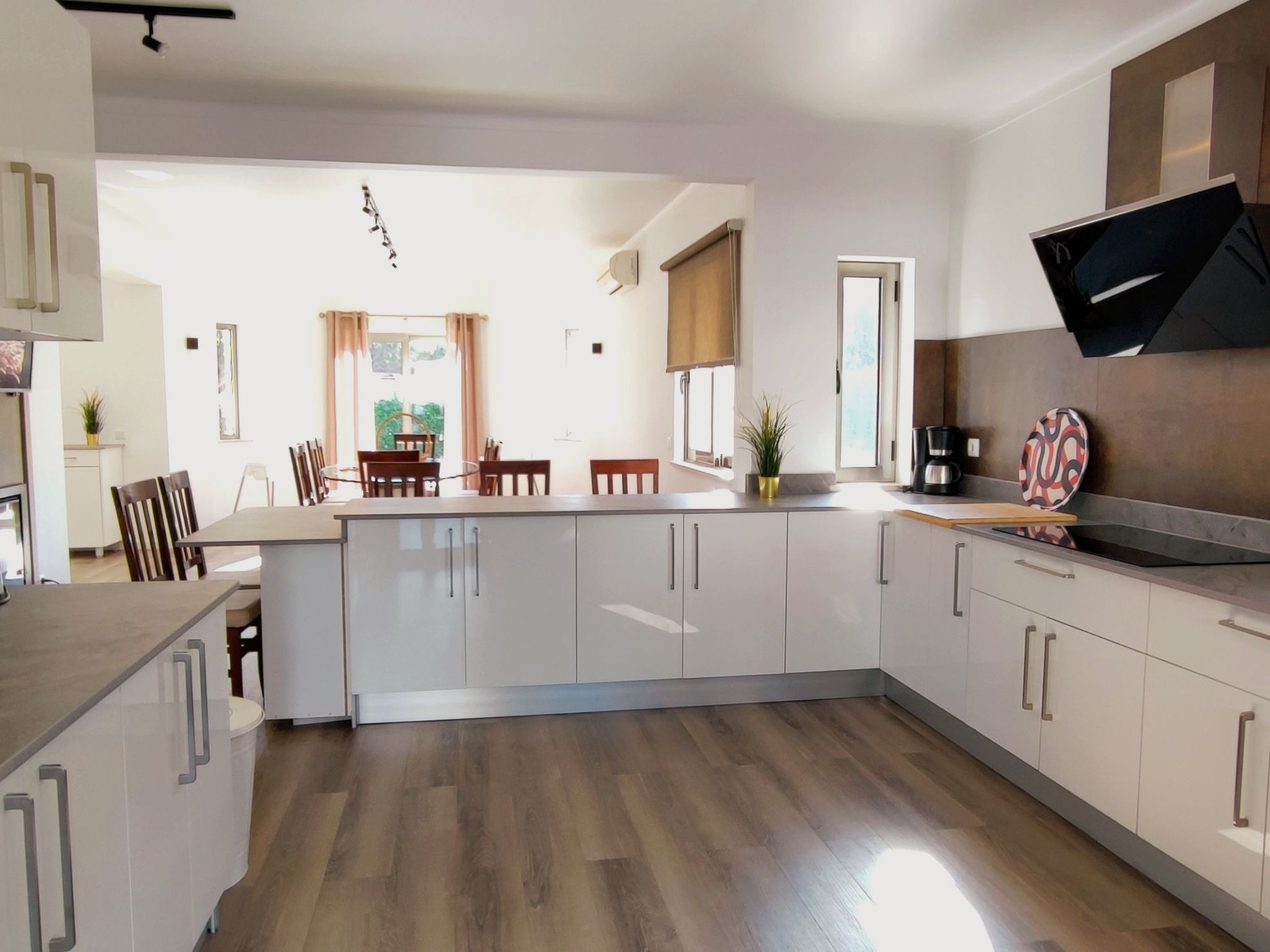 Villa mit 6 Schlafzimmern, Familie, Gruppen, Strand, Pool, Garten-Image-tags.info