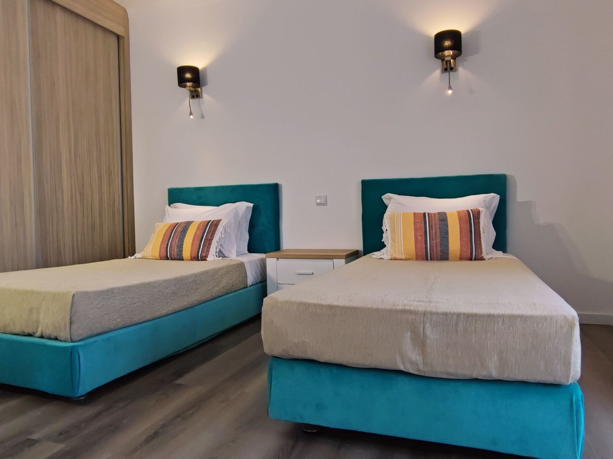 Villa mit 6 Schlafzimmern, Familie, Gruppen, Strand, Pool, Garten-Image-tags.info