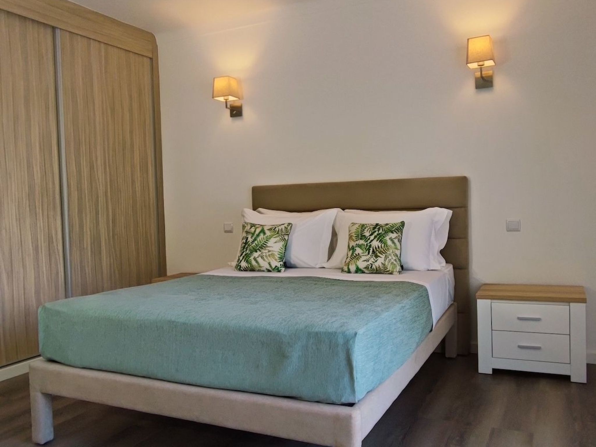 Villa mit 6 Schlafzimmern, Familie, Gruppen, Strand, Pool, Garten-Image-tags.info