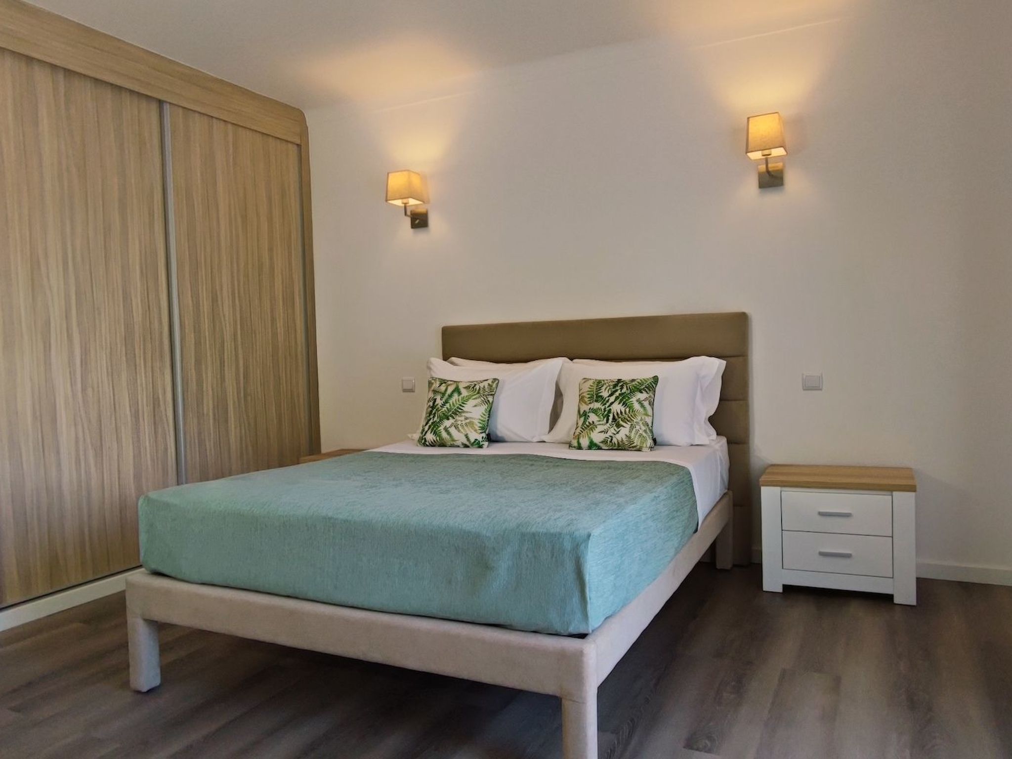 Villa mit 6 Schlafzimmern, Familie, Gruppen, Strand, Pool, Garten-Image-tags.info