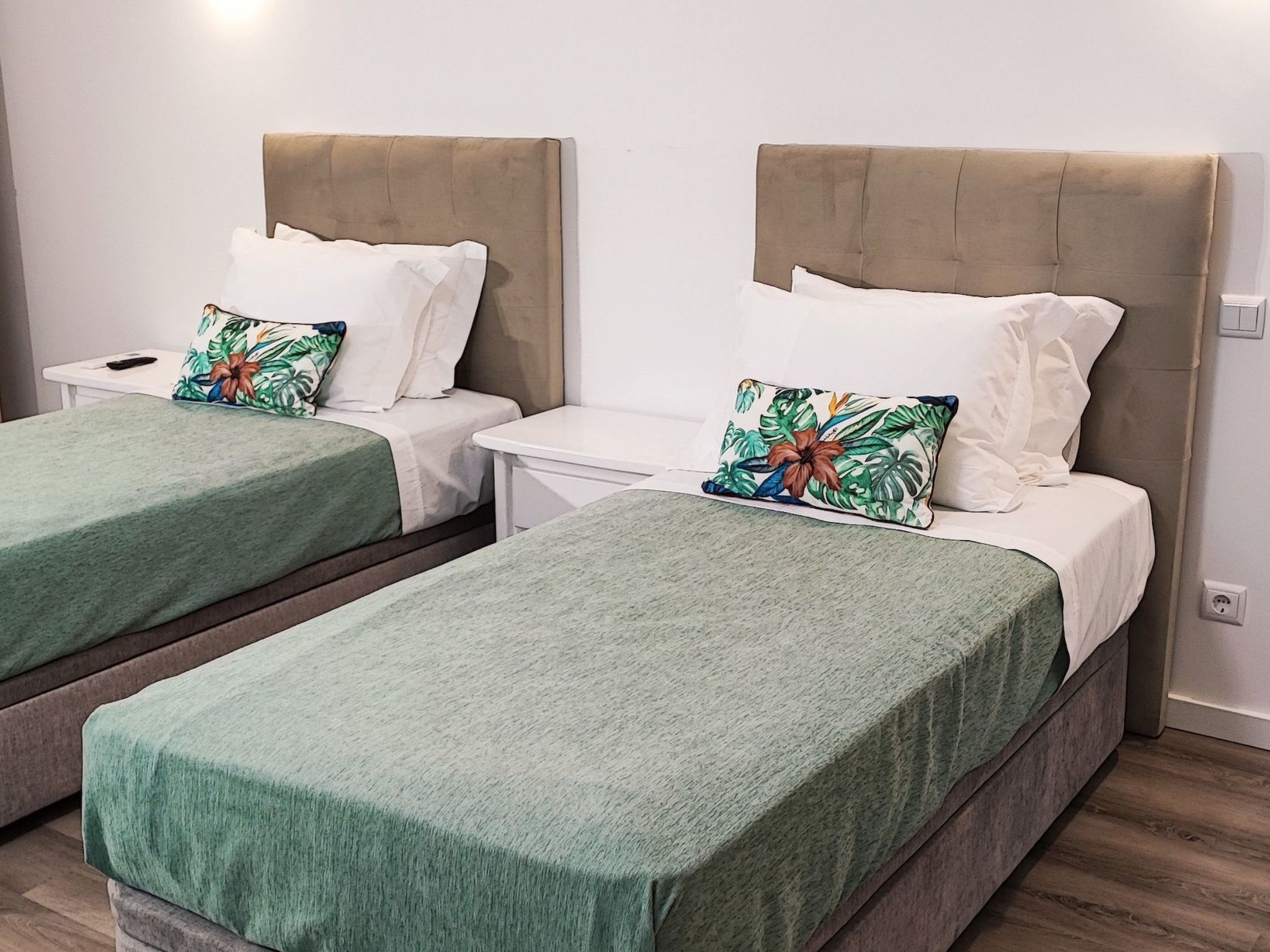 Villa mit 6 Schlafzimmern, Familie, Gruppen, Strand, Pool, Garten-Image-tags.info