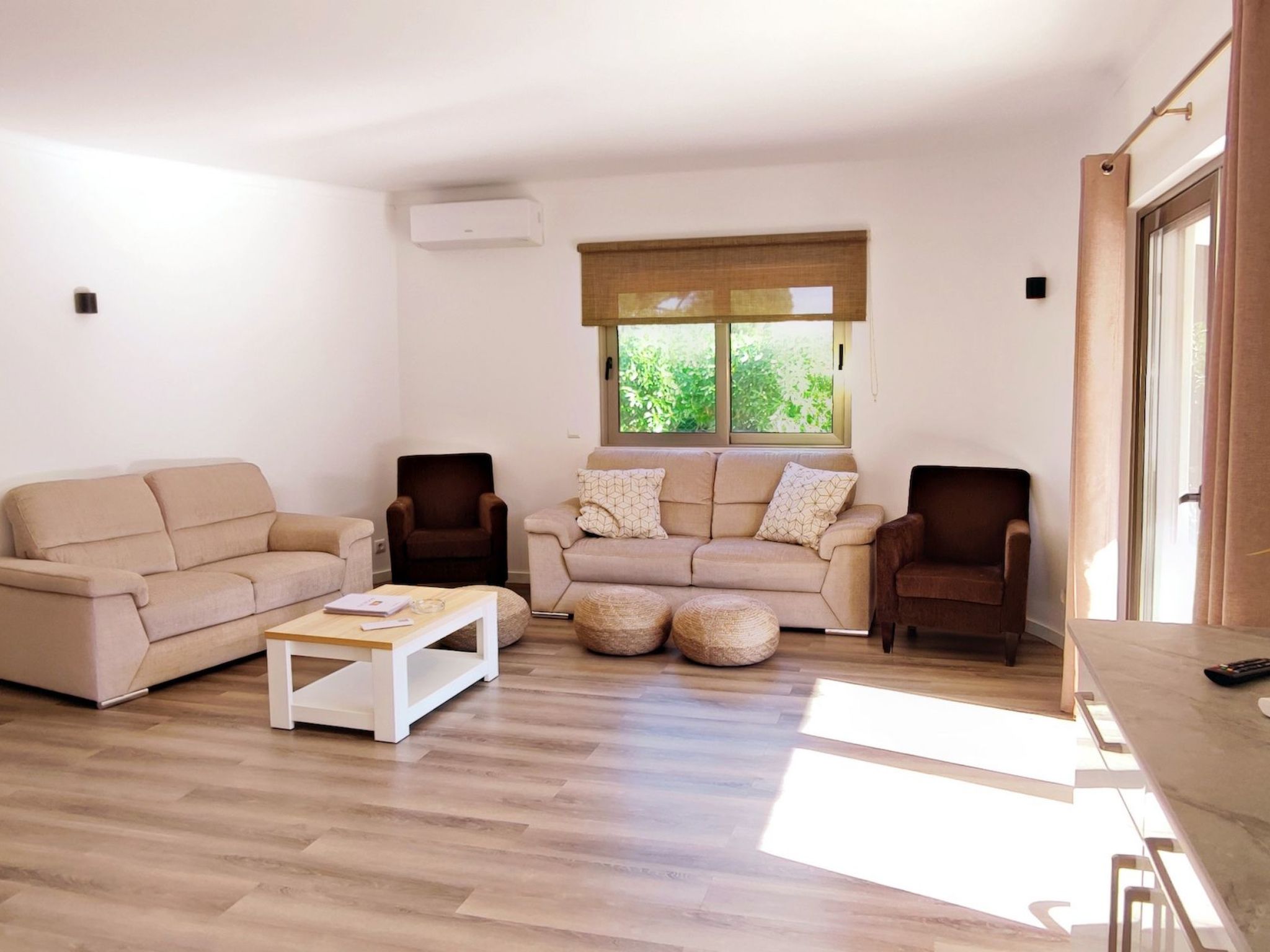 Villa mit 6 Schlafzimmern, Familie, Gruppen, Strand, Pool, Garten-Image-tags.info