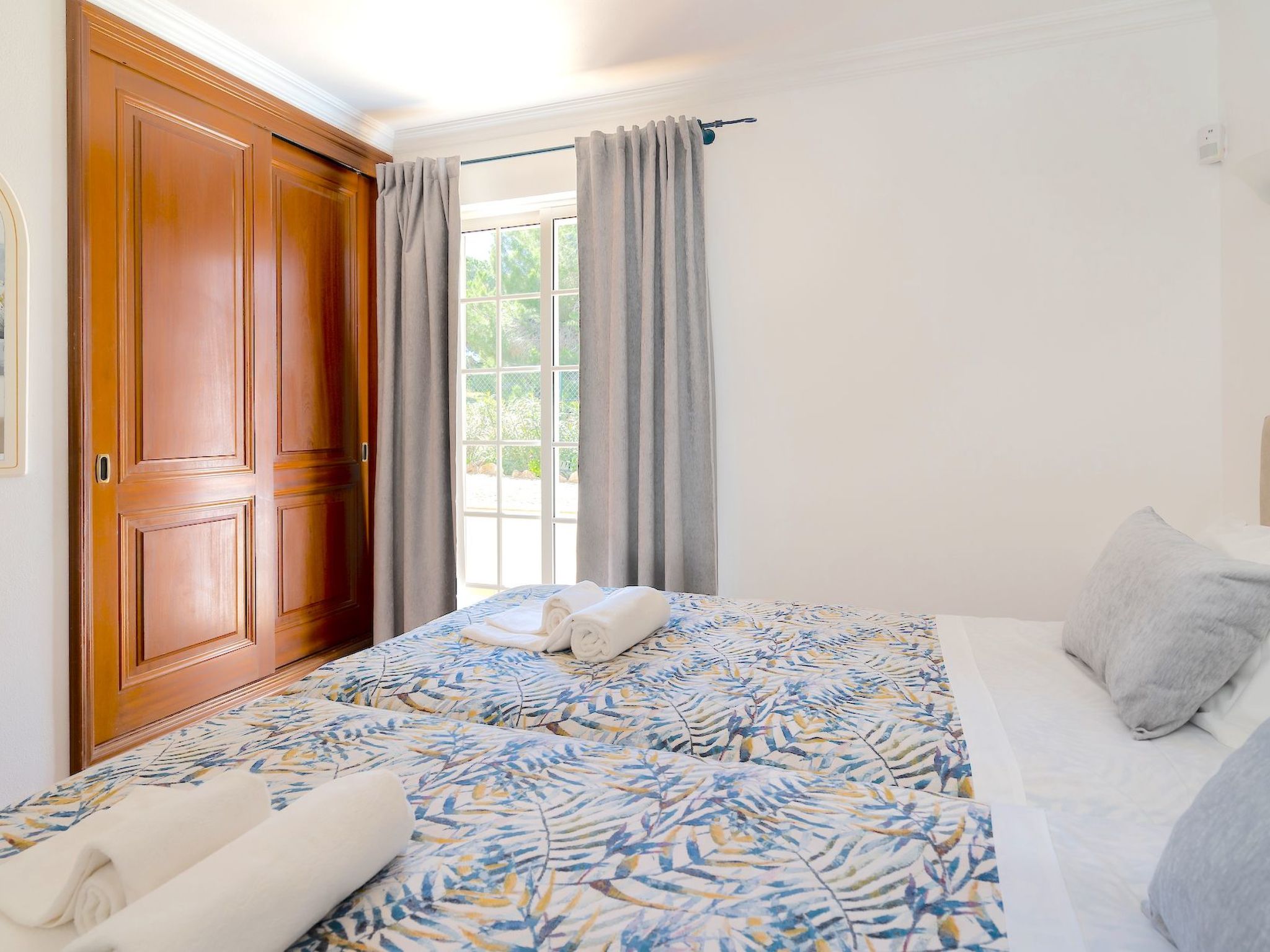 7 Schlafzimmer Villa, Familie, Kinder, Gruppen, Strand, Pool, Garten-Image-tags.info