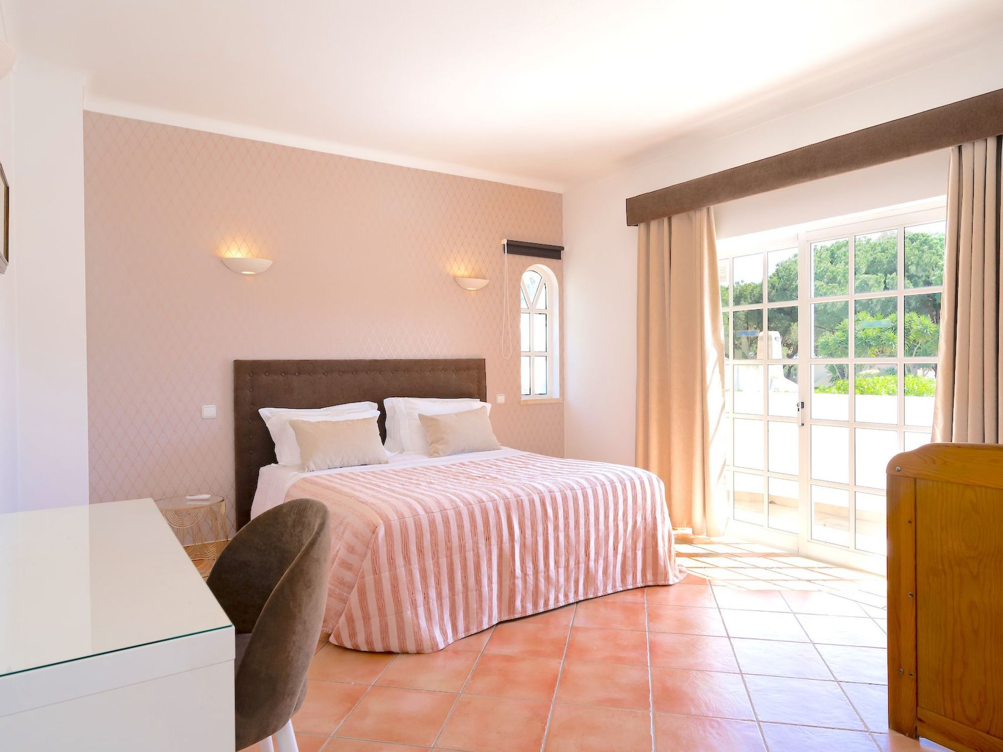 7 Schlafzimmer Villa, Familie, Kinder, Gruppen, Strand, Pool, Garten-Image-tags.info