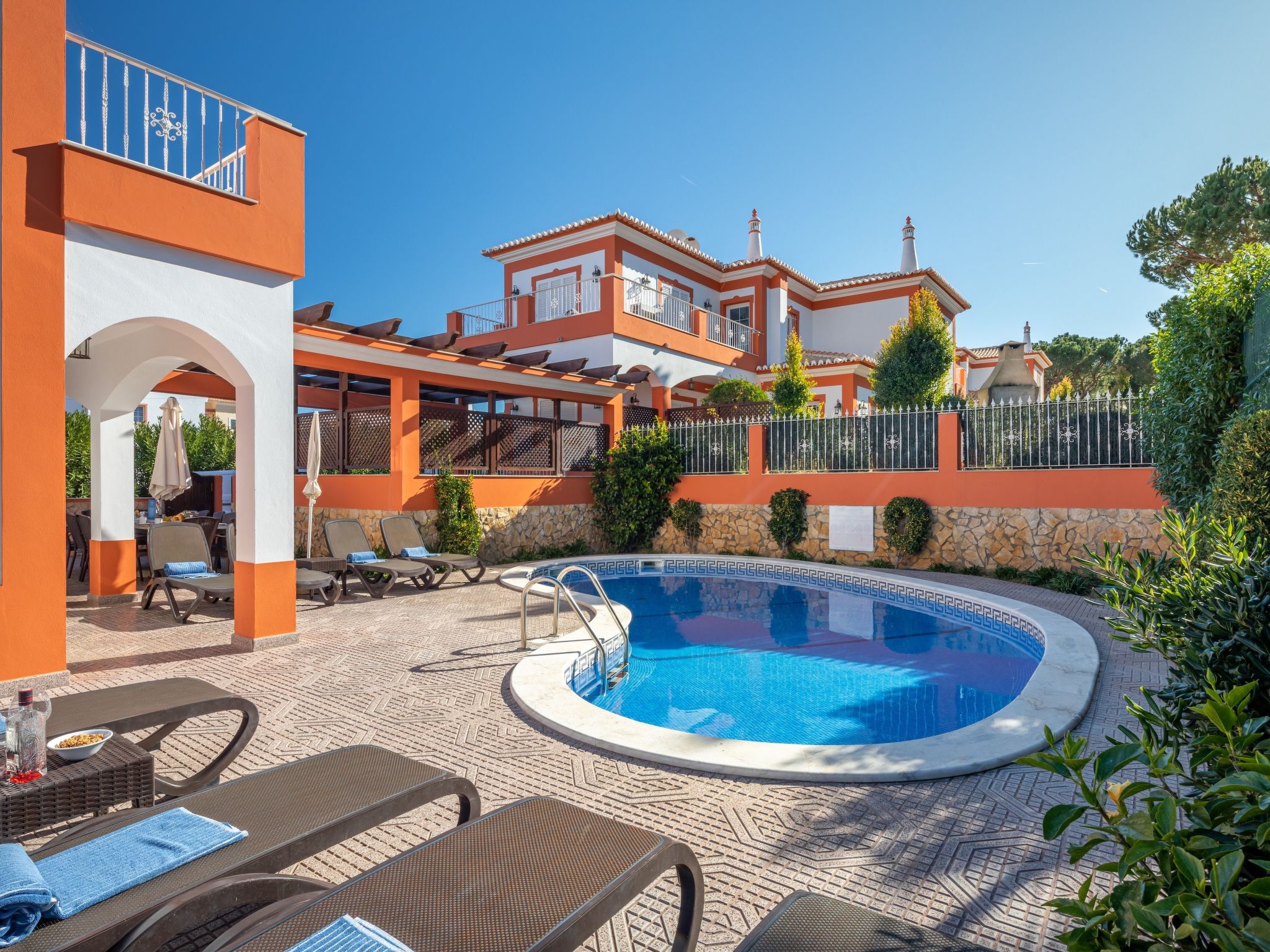 8 Schlafzimmer Villa, Pool, BBq, Strand-Image-tags.info