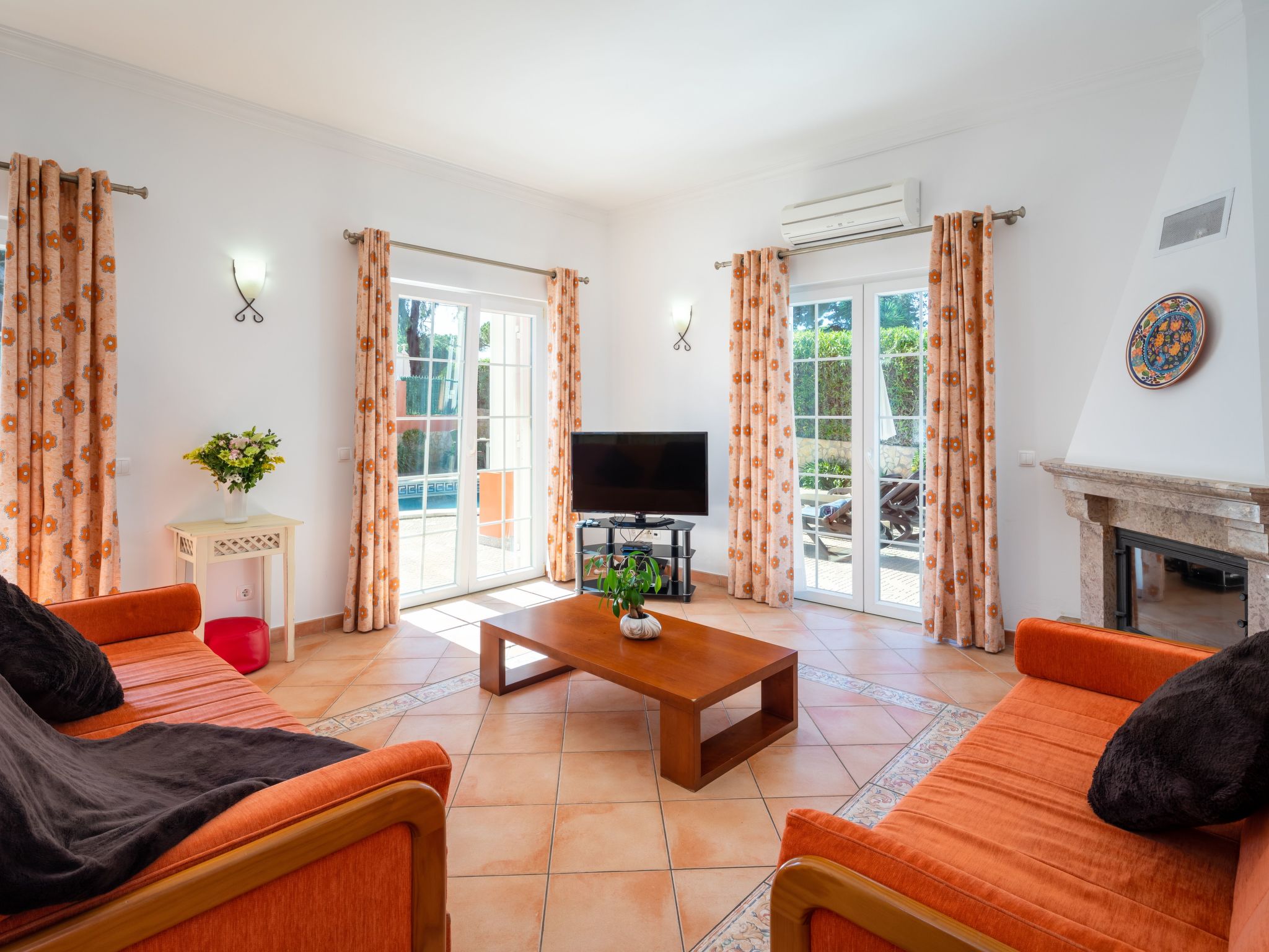 4-Schlafzimmer-Villa, Garten, Pool, Strand-Image-tags.info