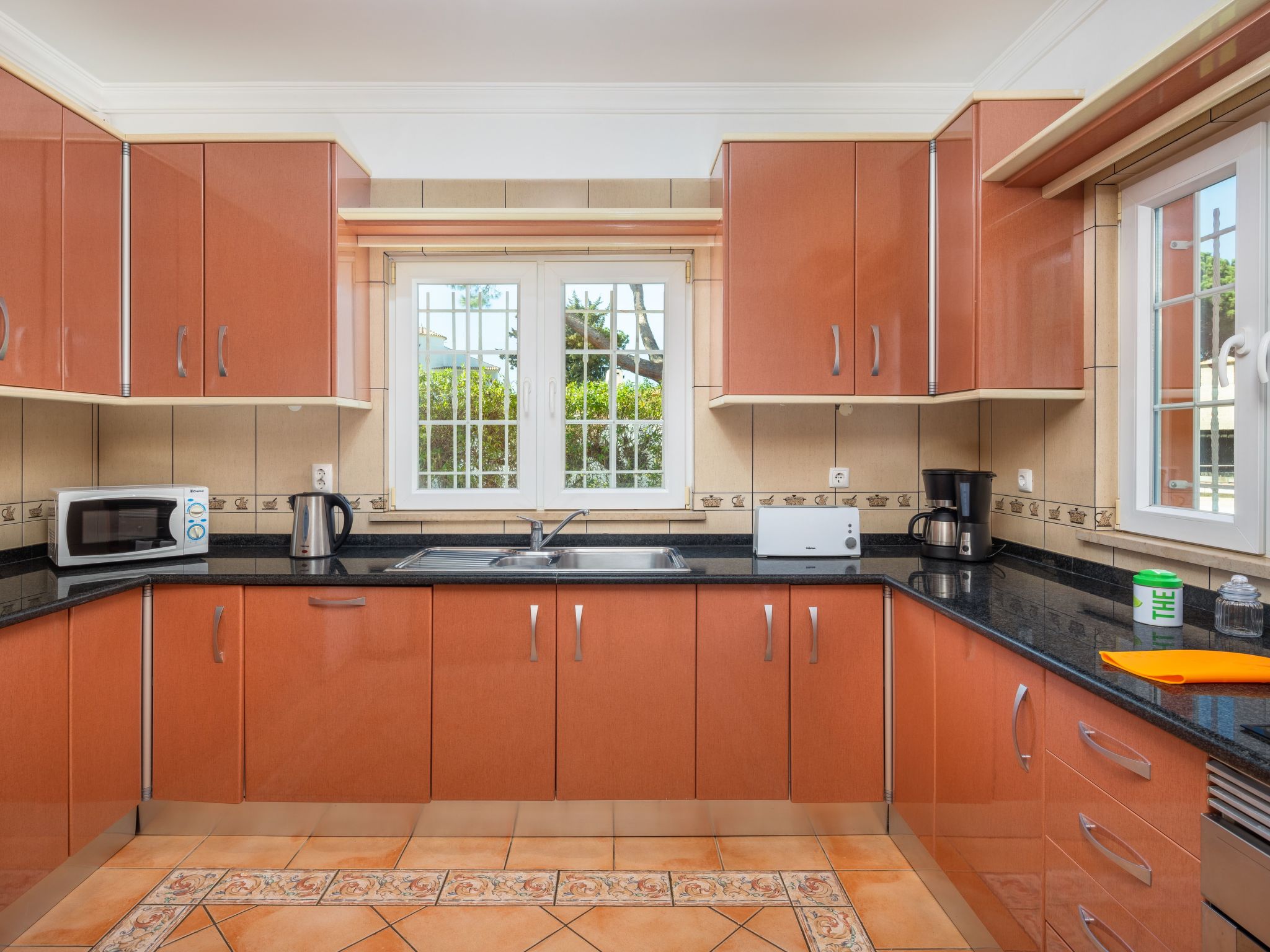 4-Schlafzimmer-Villa, Garten, Pool, Strand-Image-tags.info