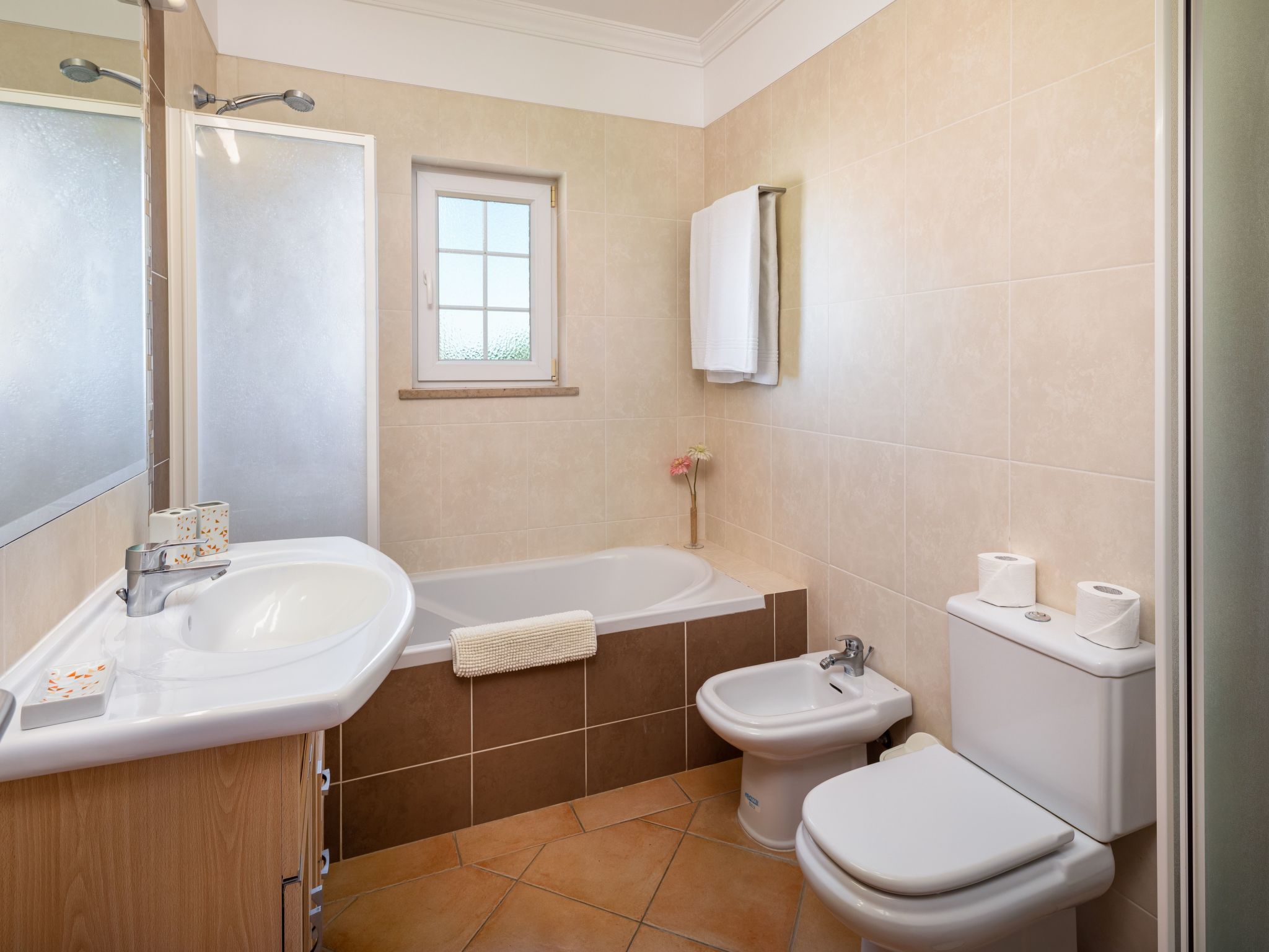 4-Schlafzimmer-Villa, Garten, Pool, Strand-Image-tags.info