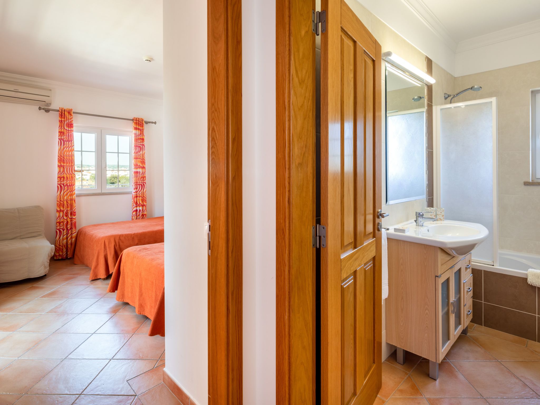 4-Schlafzimmer-Villa, Garten, Pool, Strand-Image-tags.info