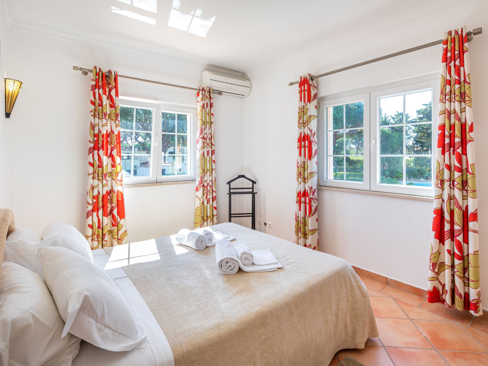 4-Schlafzimmer-Villa, Garten, Pool, Strand-Image-tags.info