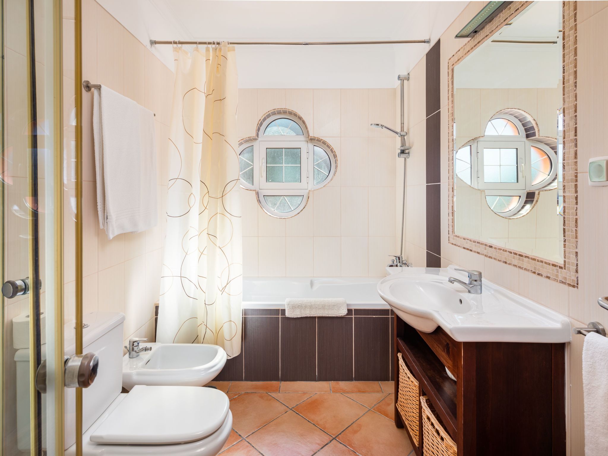 4-Schlafzimmer-Villa, Garten, Pool, Strand-Image-tags.info