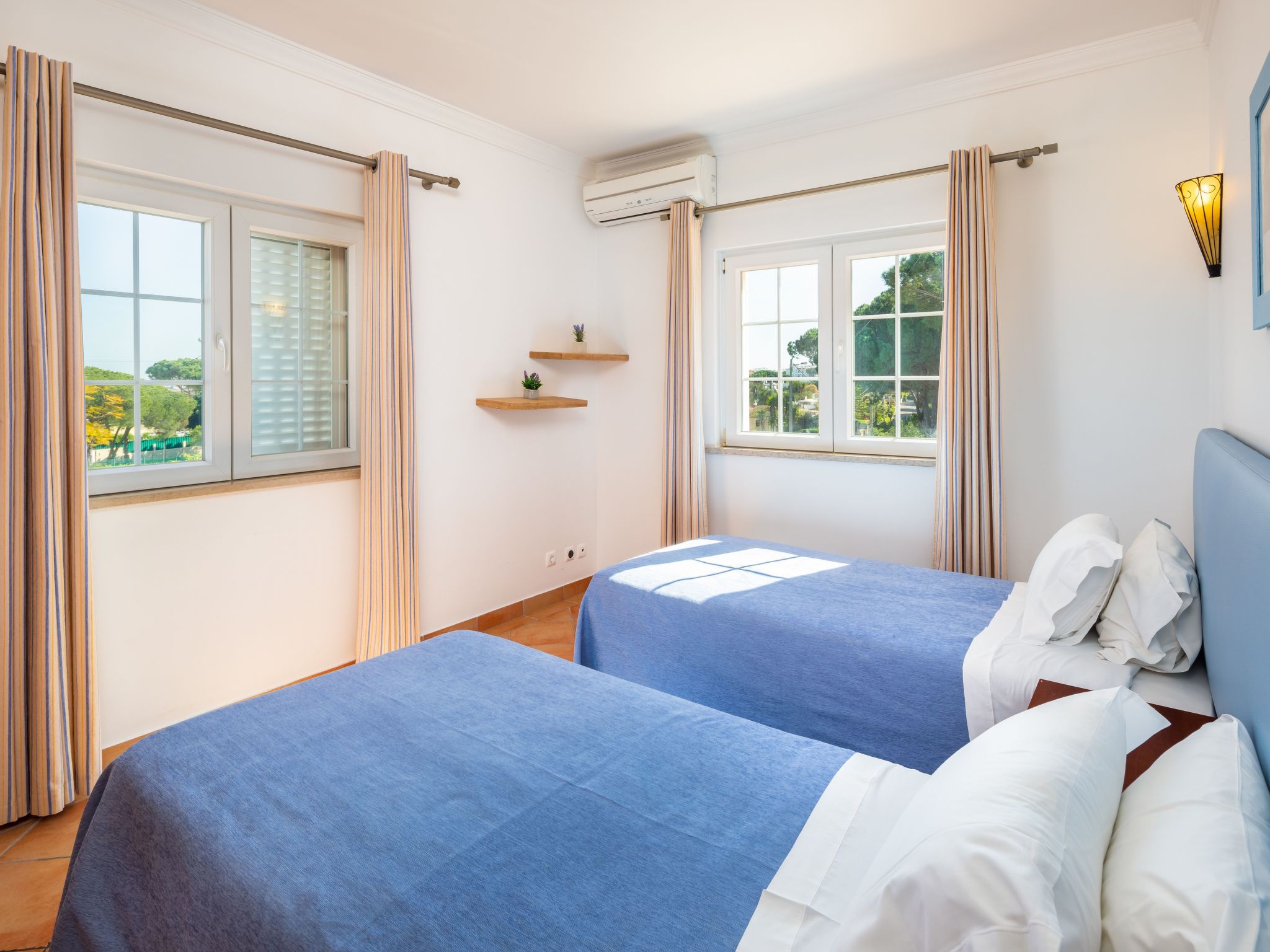 4-Schlafzimmer-Villa, Garten, Pool, Strand-Image-tags.info