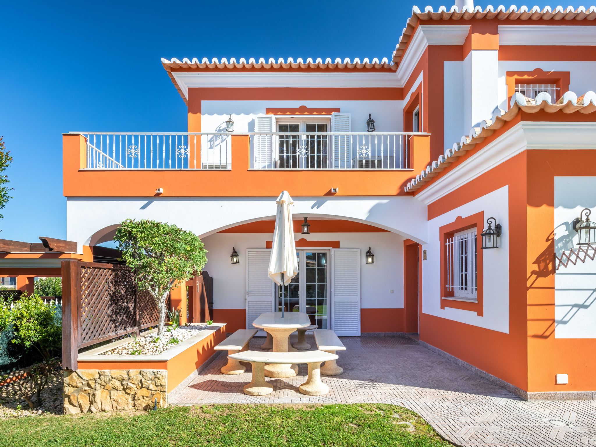 4-Schlafzimmer-Villa, Garten, Pool, Strand-Image-tags.info