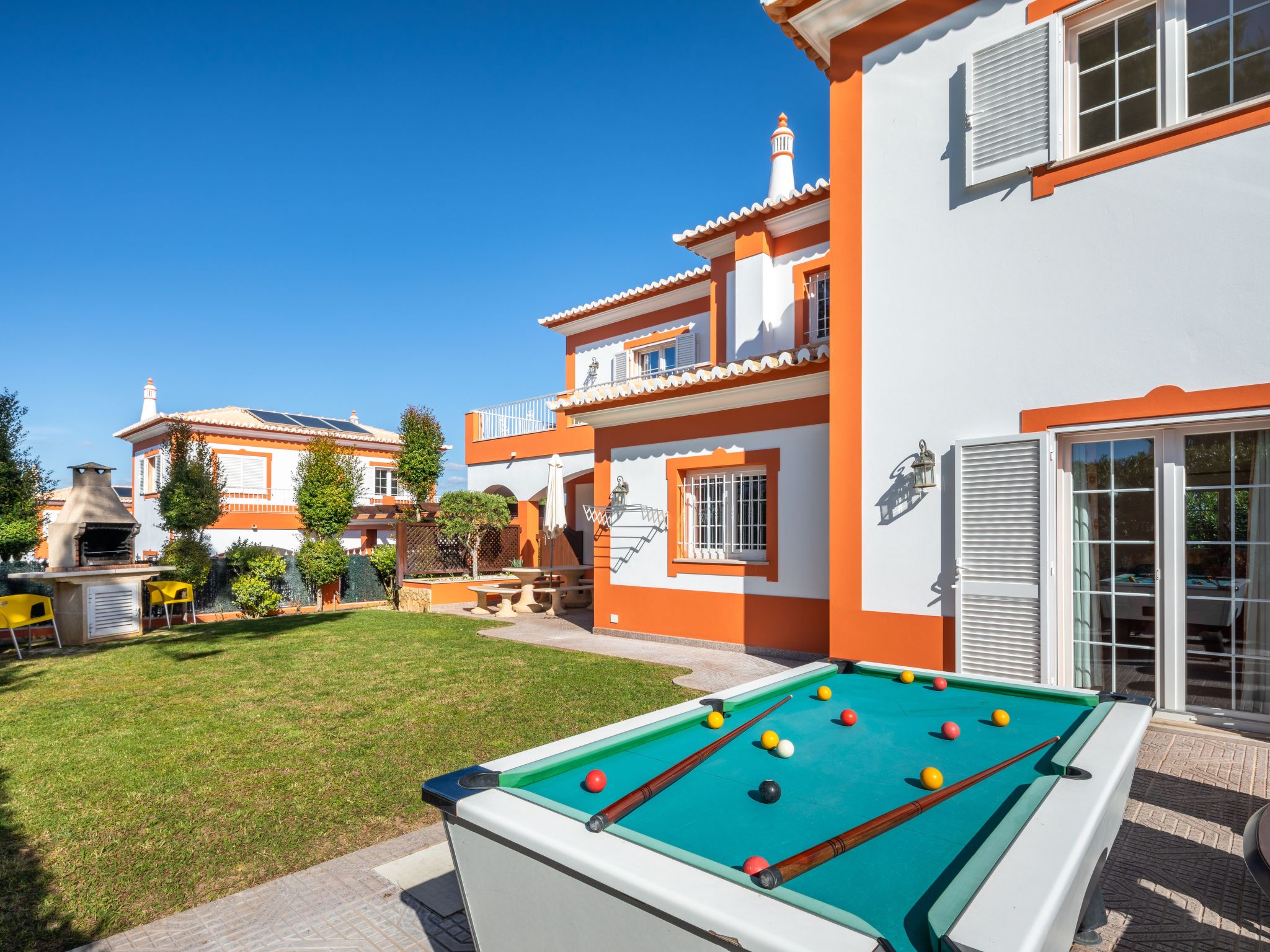 4-Schlafzimmer-Villa, Garten, Pool, Strand-Image-tags.info