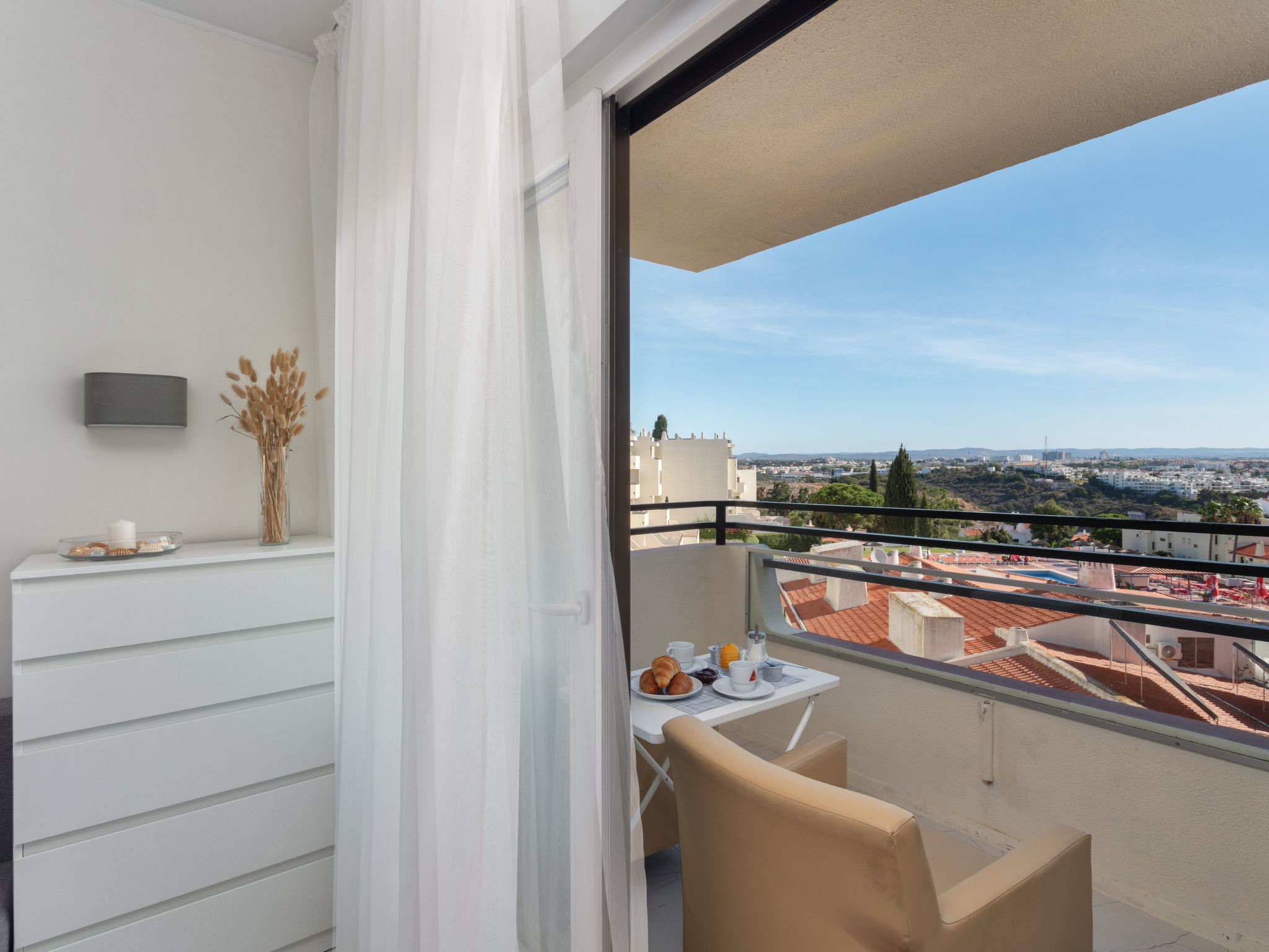 Studio-Apartment "Jardim" mit Gemeinschaftspool-Dedans