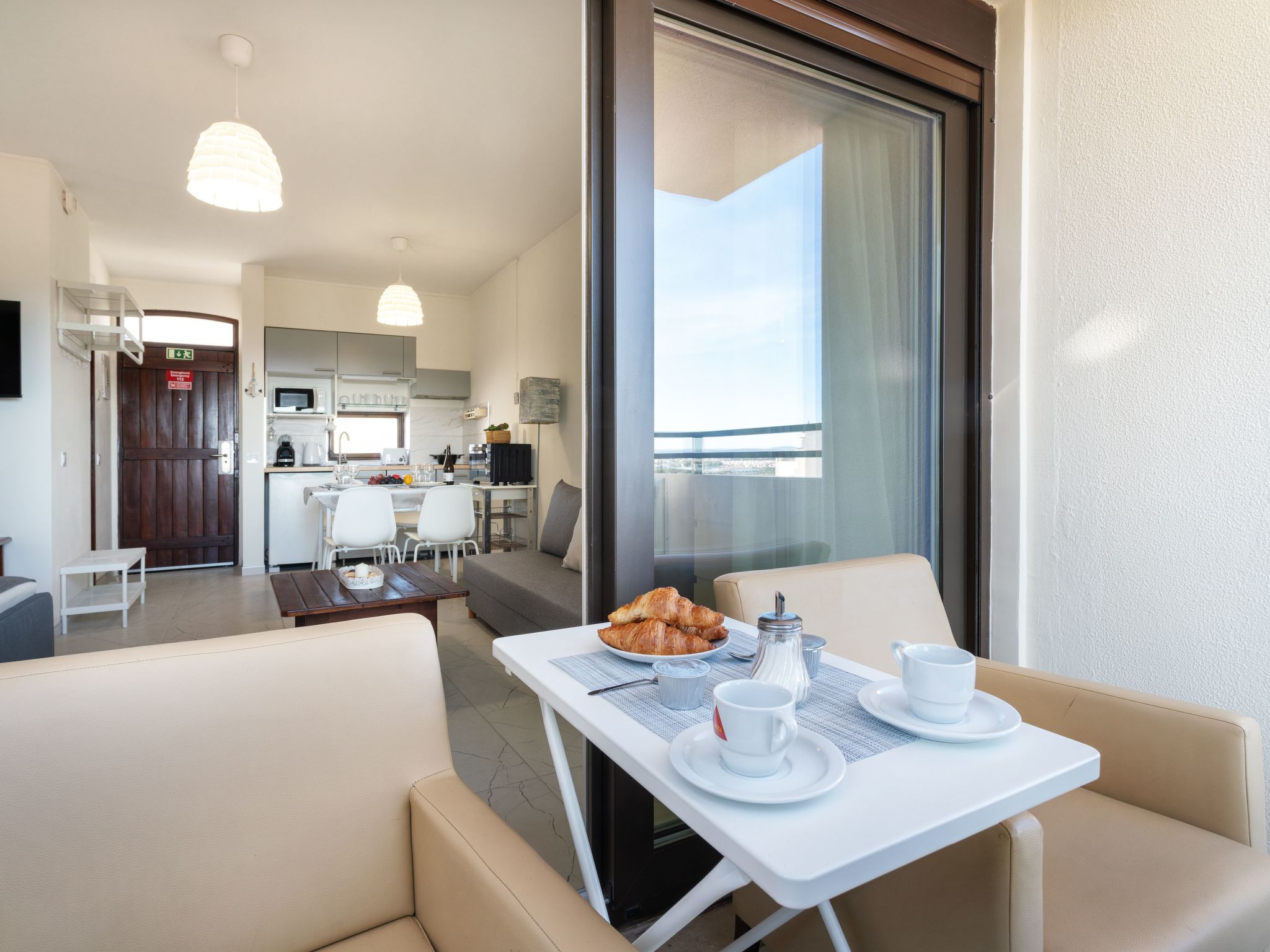 Studio-Apartment "Jardim" mit Gemeinschaftspool-Dedans