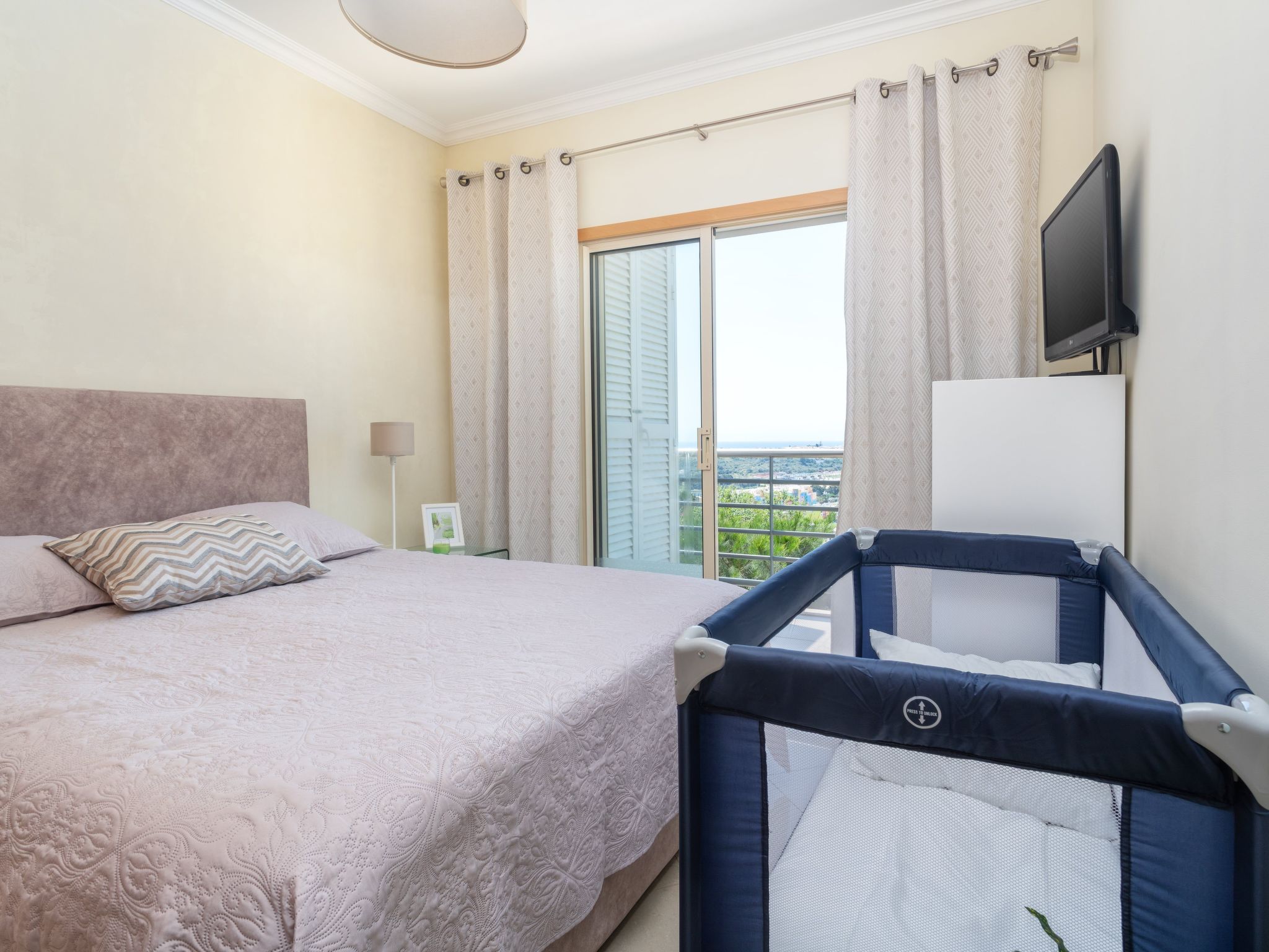 BnB Homes komfortable Wohnung mit 2 Pools-Image-tags.info