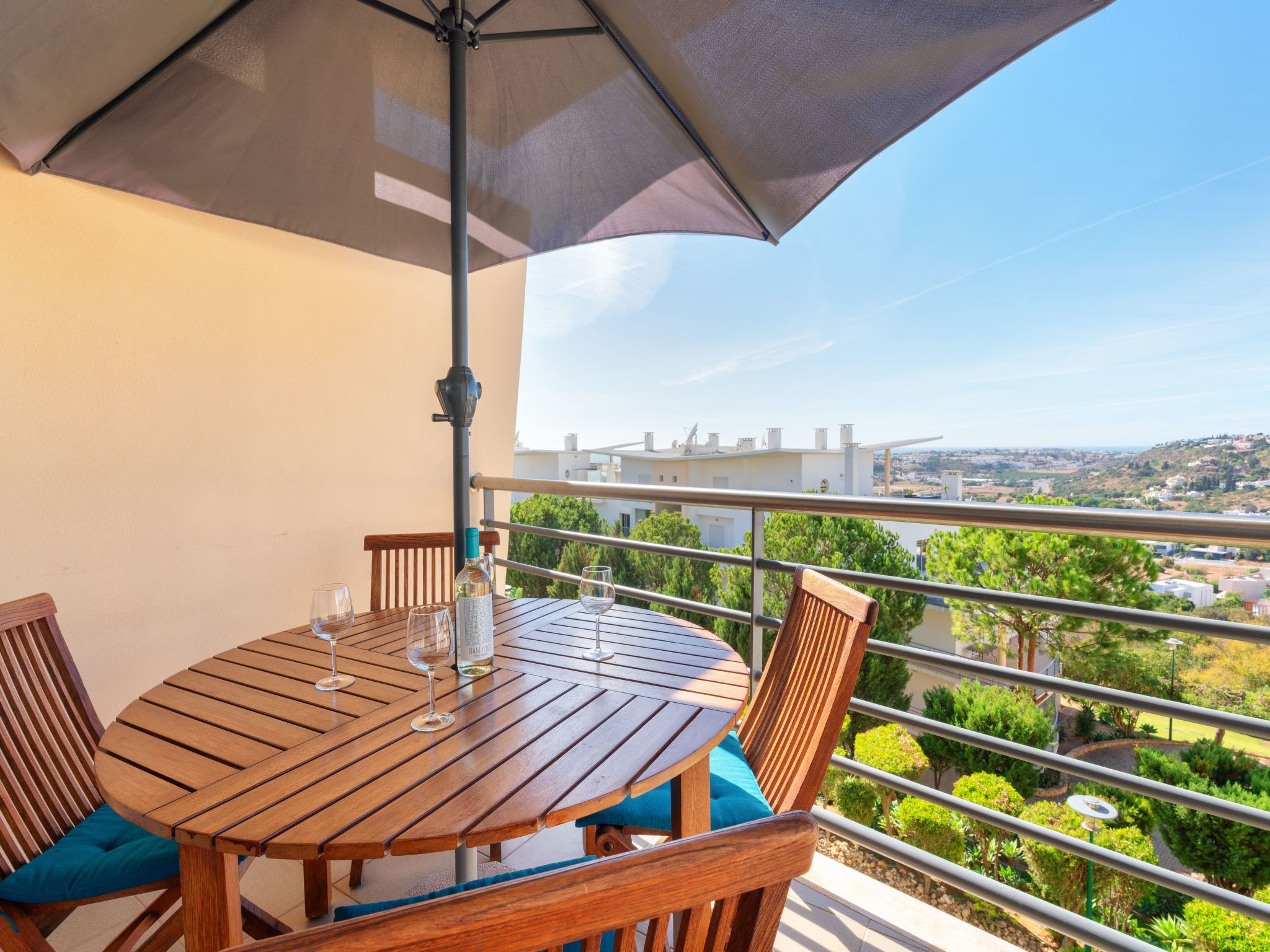 BnB Homes Wohnung mit Terrasse und Schwimmbad