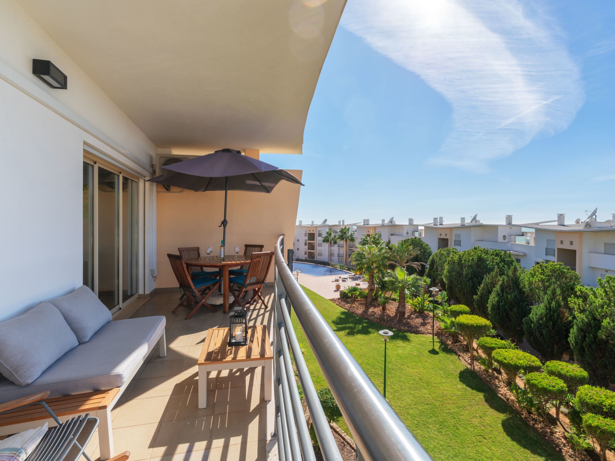 BnB Homes Wohnung mit Terrasse und Schwimmbad-Image-tags.info