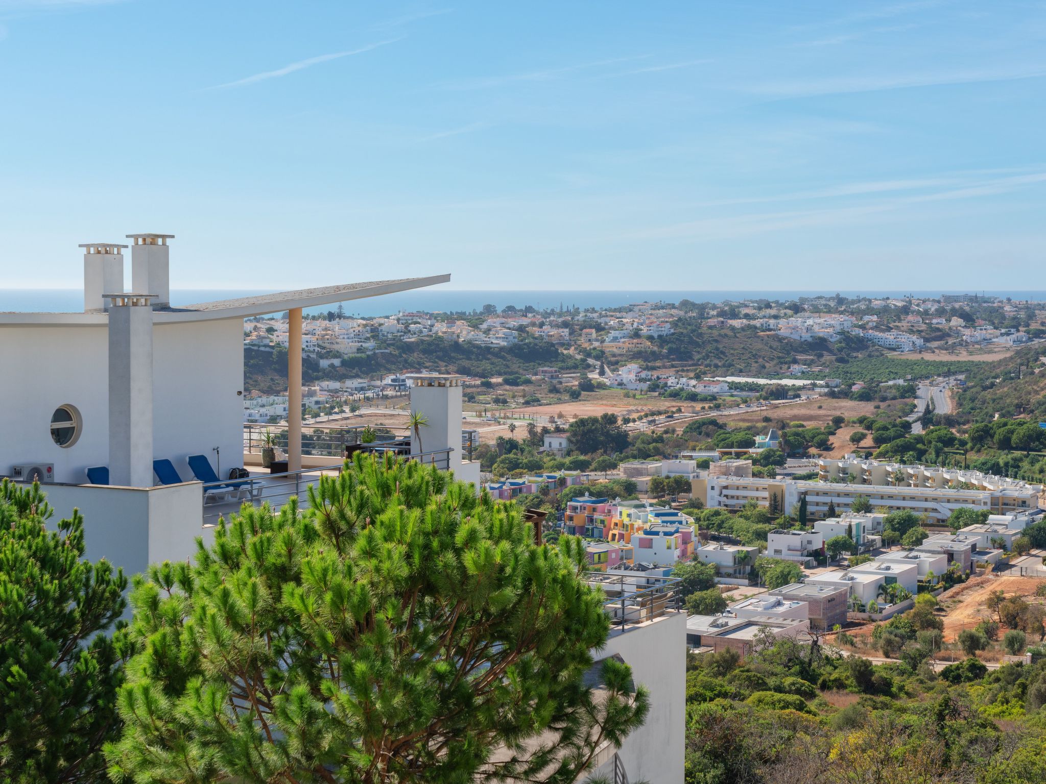 BnB Homes Wohnung mit Terrasse und Schwimmbad-Draußen