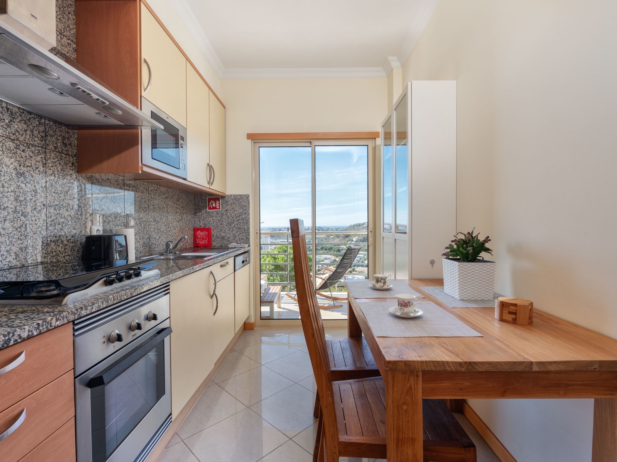 BnB Homes Wohnung mit Terrasse und Schwimmbad-Image-tags.info