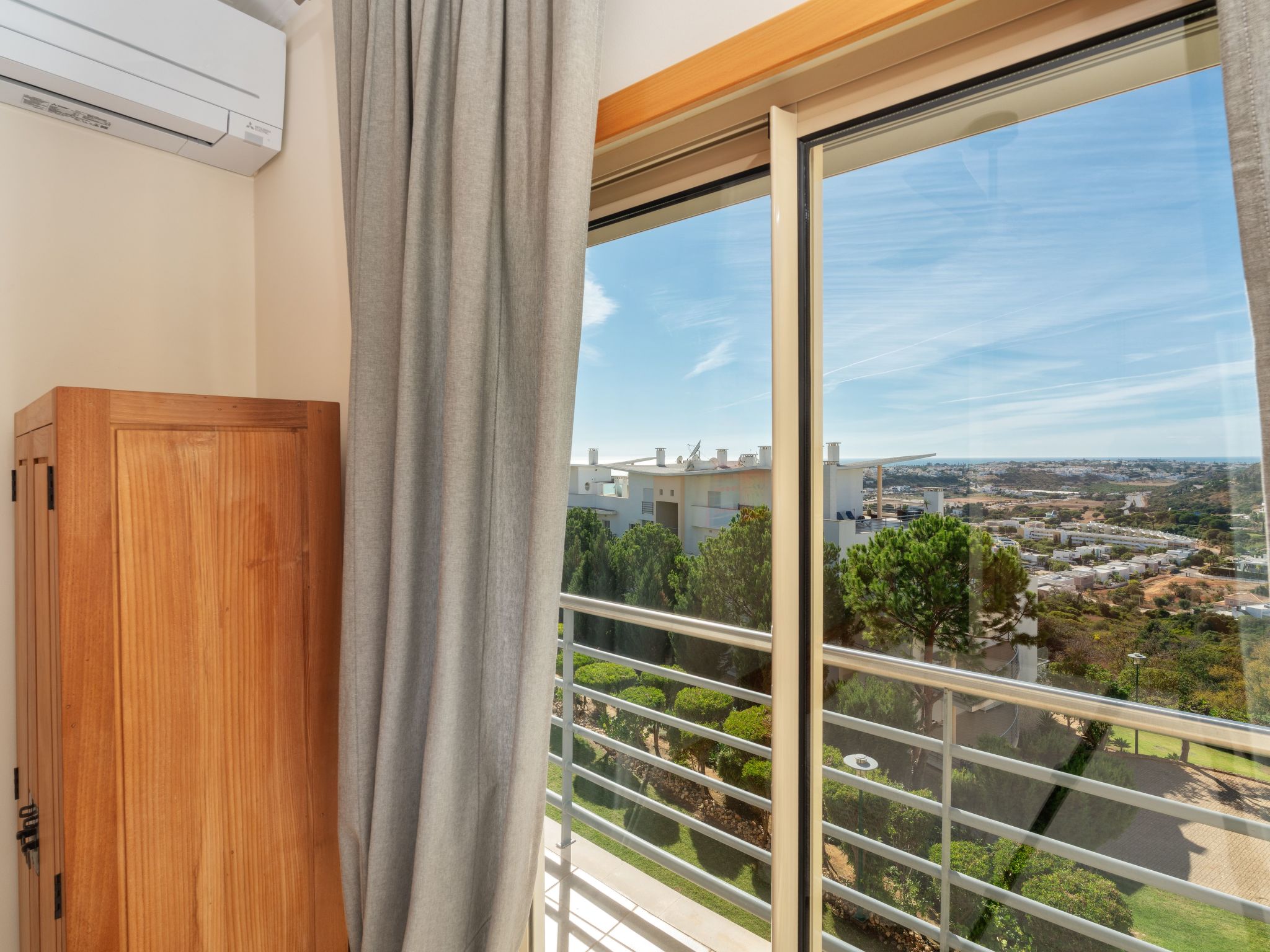 BnB Homes Wohnung mit Terrasse und Schwimmbad-Image-tags.info