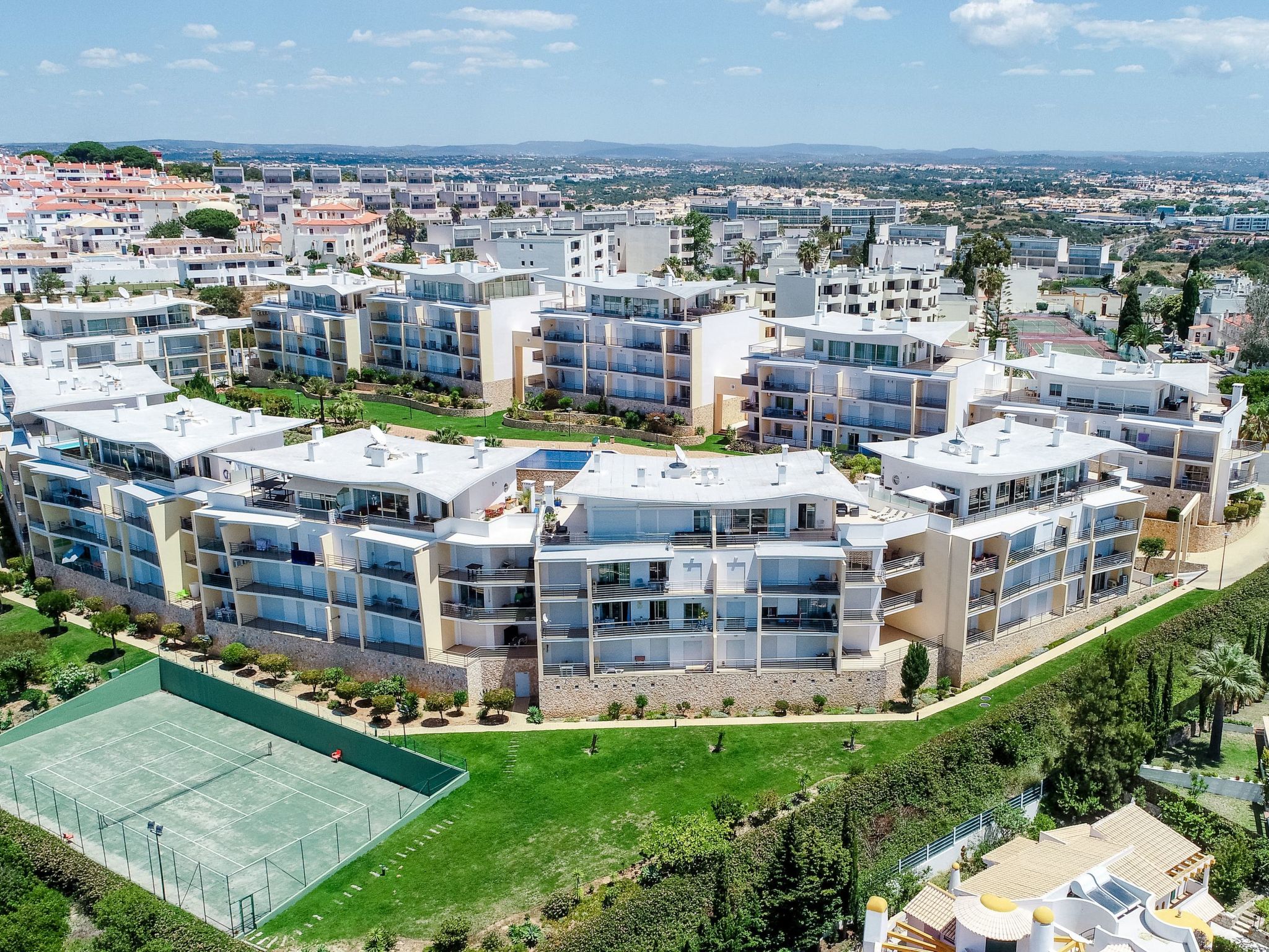 Photo of BnB Homes Wohnung mit Terrasse und Schwimmbad