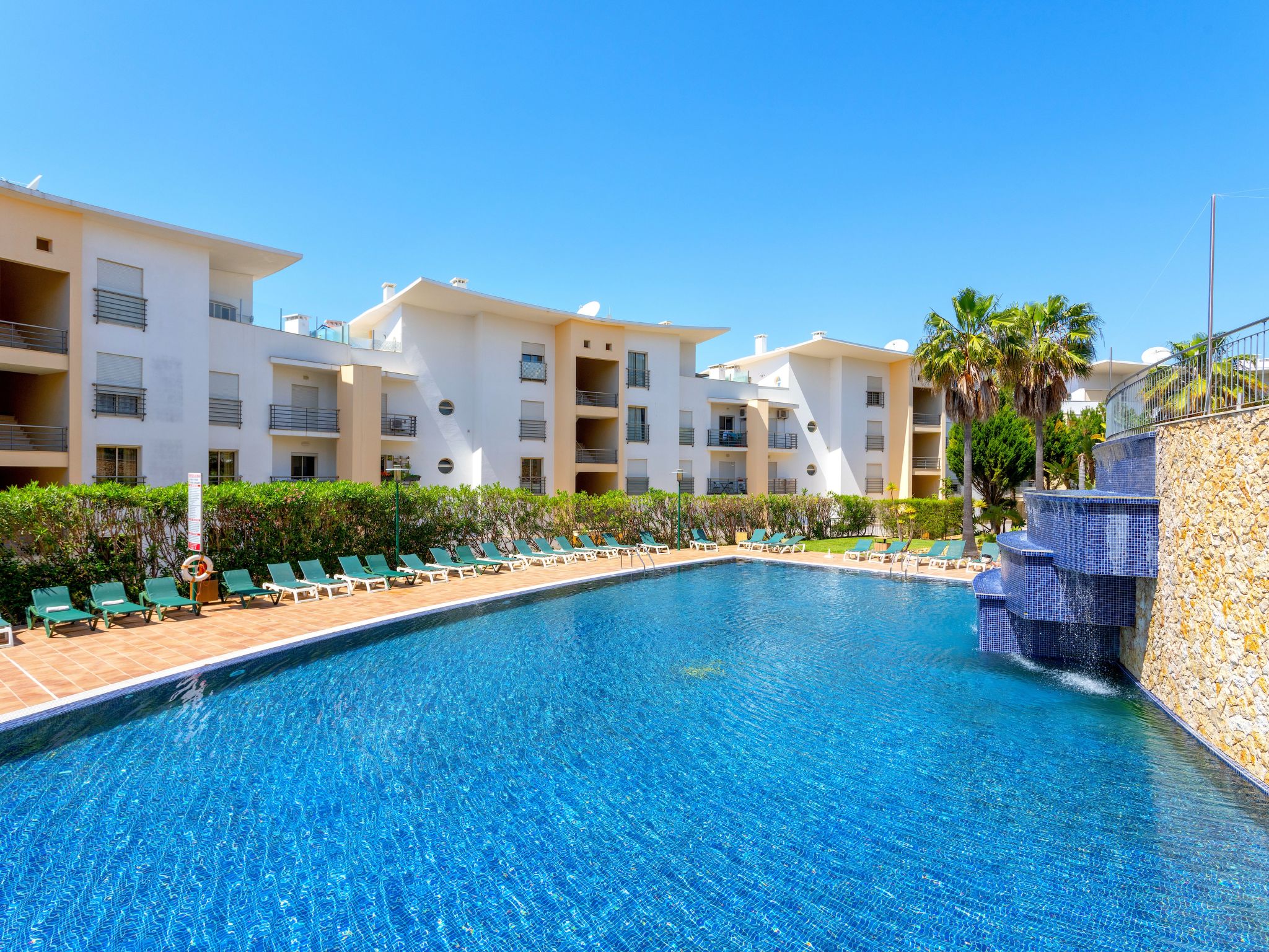 Photo of BnB Homes Wohnung mit Terrasse und Schwimmbad